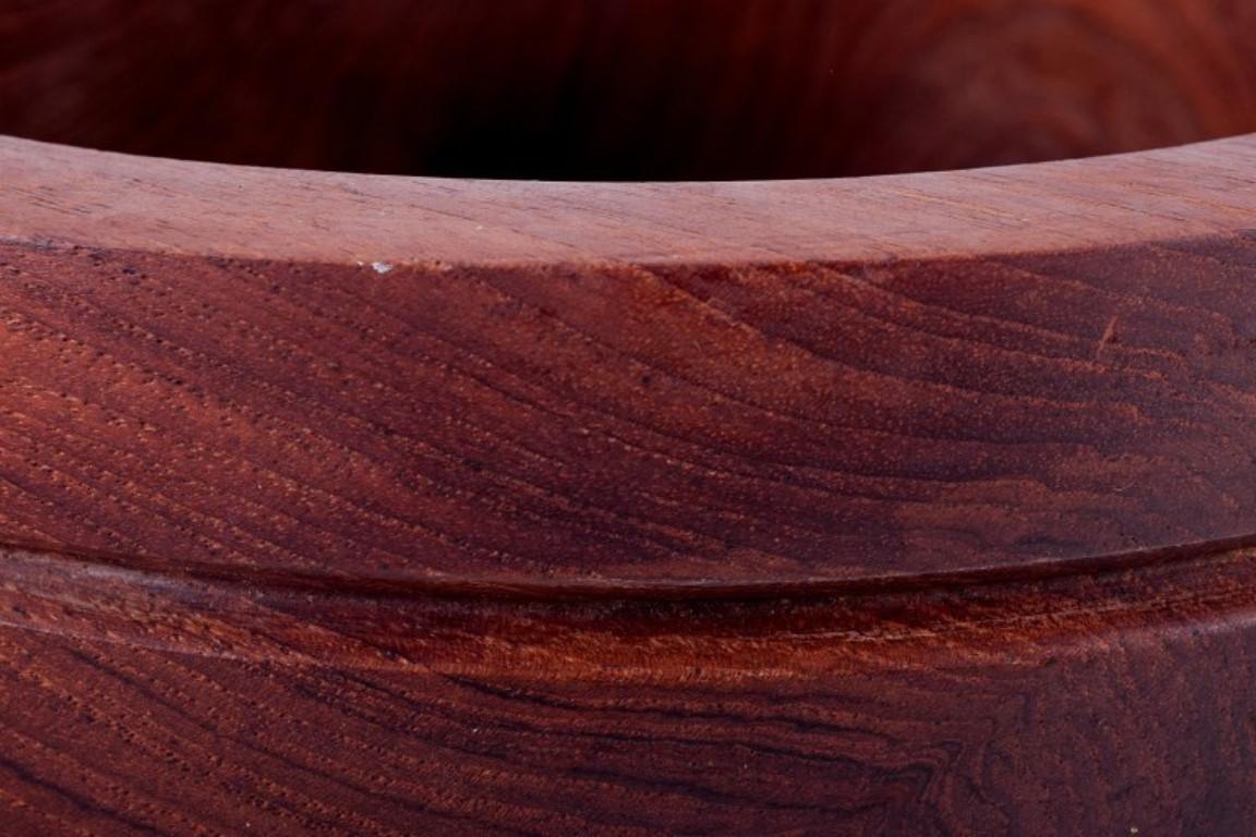 Danese Design danese. Ciotola grande in legno duro. Metà del XX secolo. in vendita