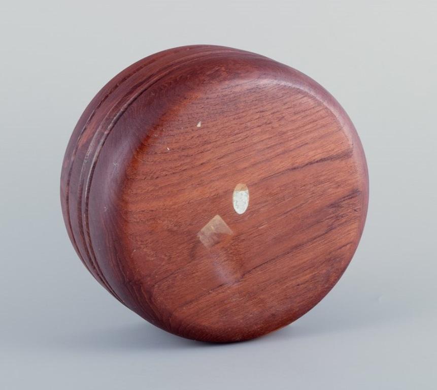 Legno Design danese. Ciotola grande in legno duro. Metà del XX secolo. in vendita