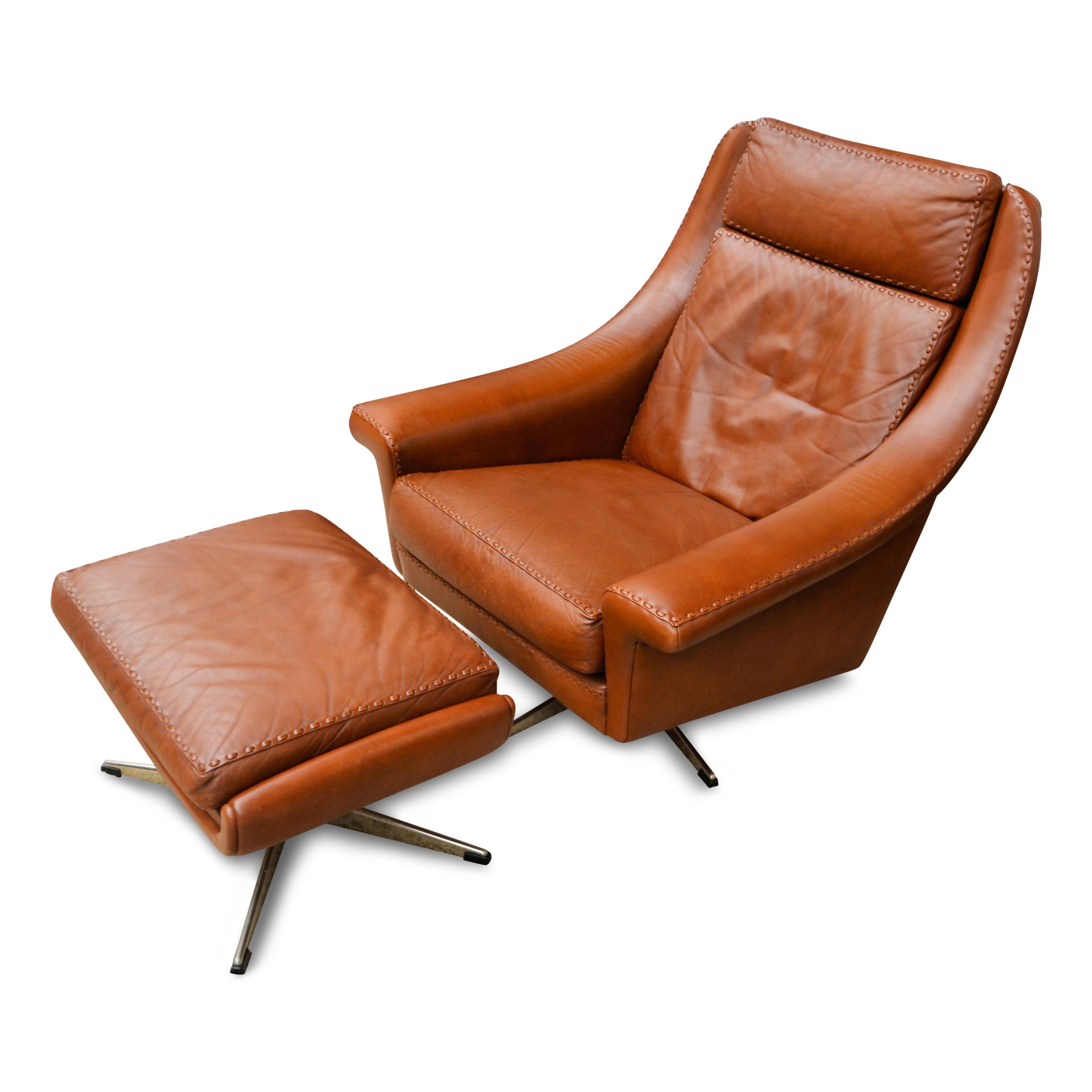 Stunning vintage swivel chair and ottoman designed by Danish designer Aage Christiansen for Erhardsen & Andersen in the 1960s. These brown-coloured leather lounge chair feature a timeless 1960’s design, loose cushions that are beautifully stitched,