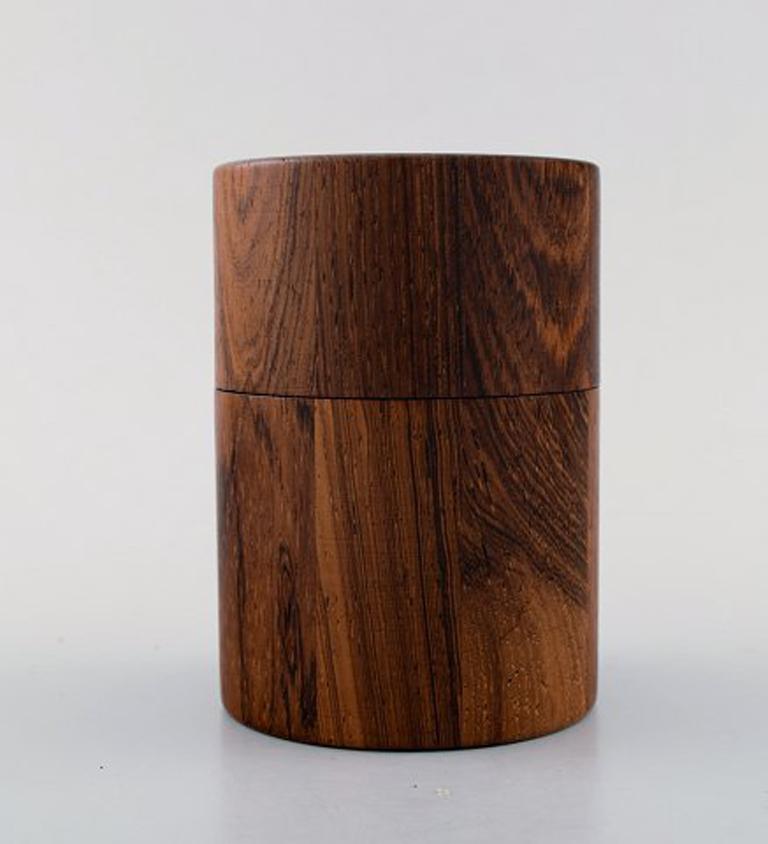 Danish design, lidded box in rosewood, 1960s.
Measures: 10.5 cm. x 7 cm.
In perfect condition.