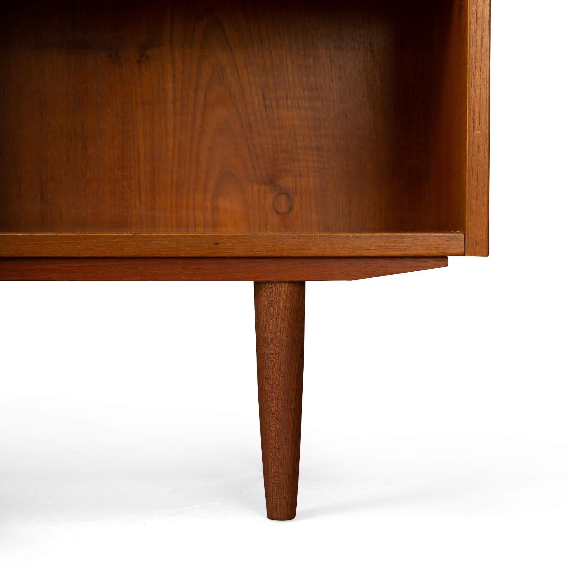 Veneer Danish Design Low Teak Bookcase by Carlo Jensen for Hundevad & Co, 1960s For Sale
