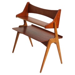 Danish design magazine rack attr to Hans J. Wegner for Ry mobler 1950 teak oak