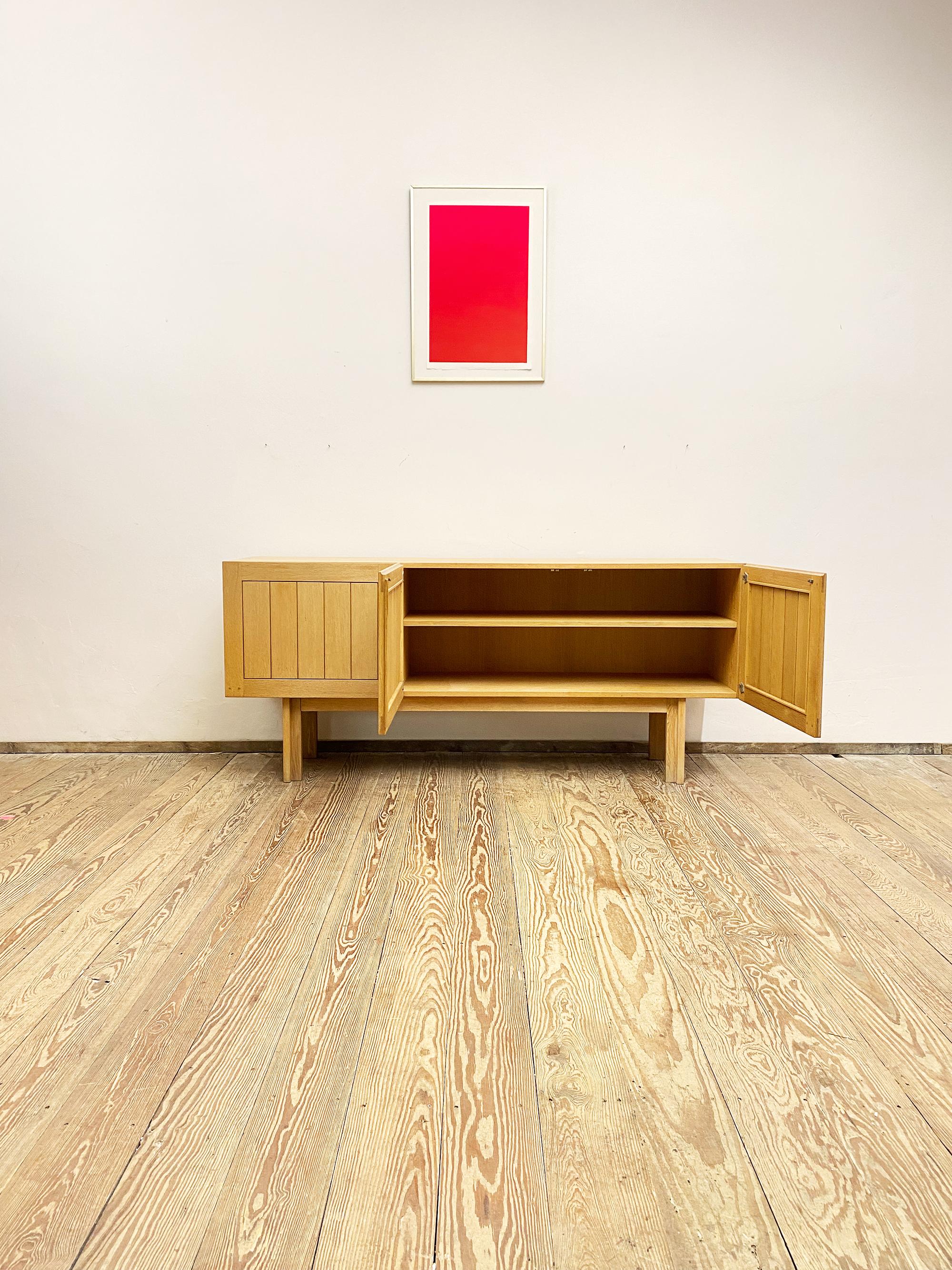 Dimensions 180 x46 x 78 cm (WxDxH)

This Mid-Century Modern oak credenza comes in Scandinavian design but was manufactured in the 1960s in Germany by a Munich based carpentry. 

It shows exquisite German craftsmanship and offers plenty of