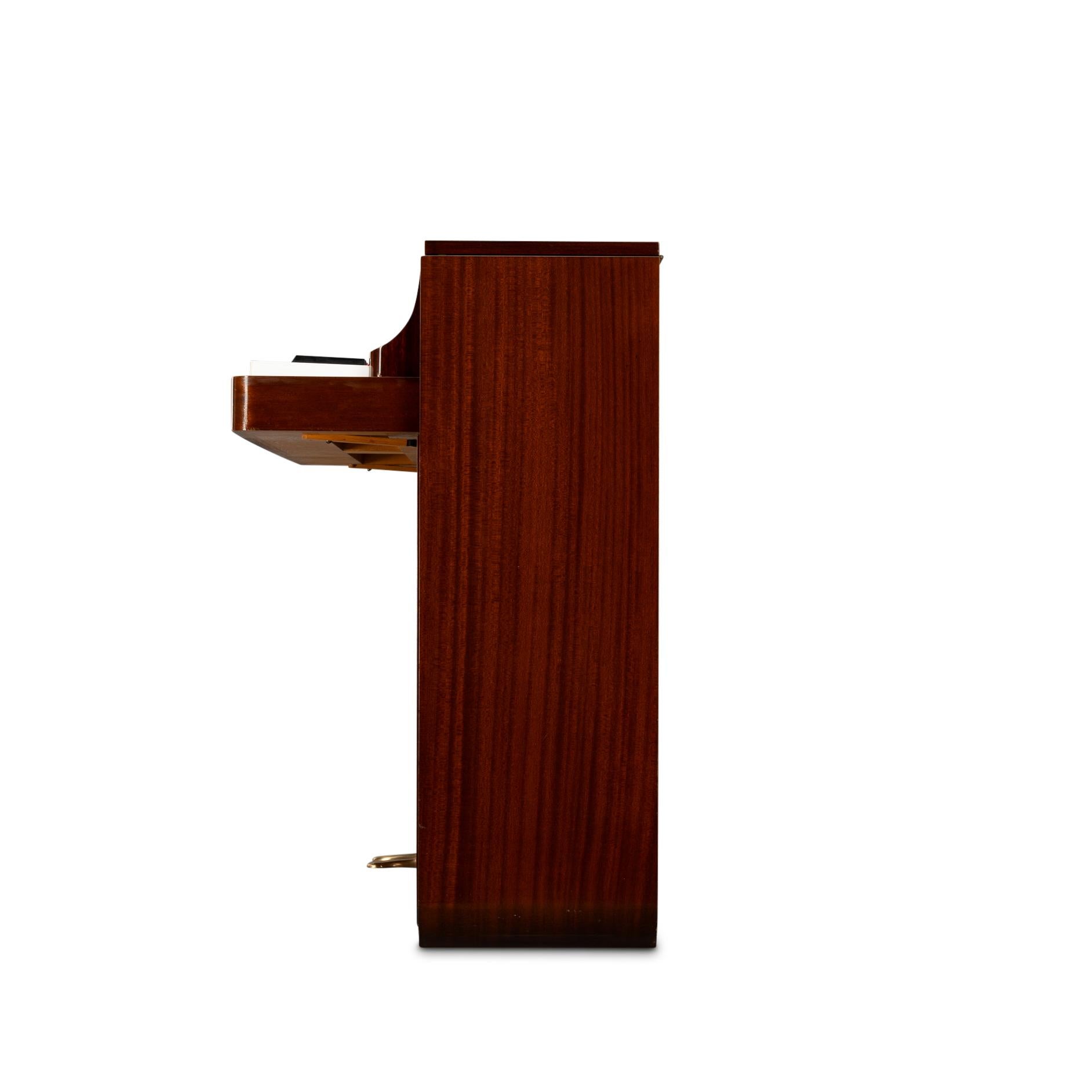 Impiallacciato Pianetta danese di design del Medioevo di Louis Zwicki in mogano, anni '50 in vendita