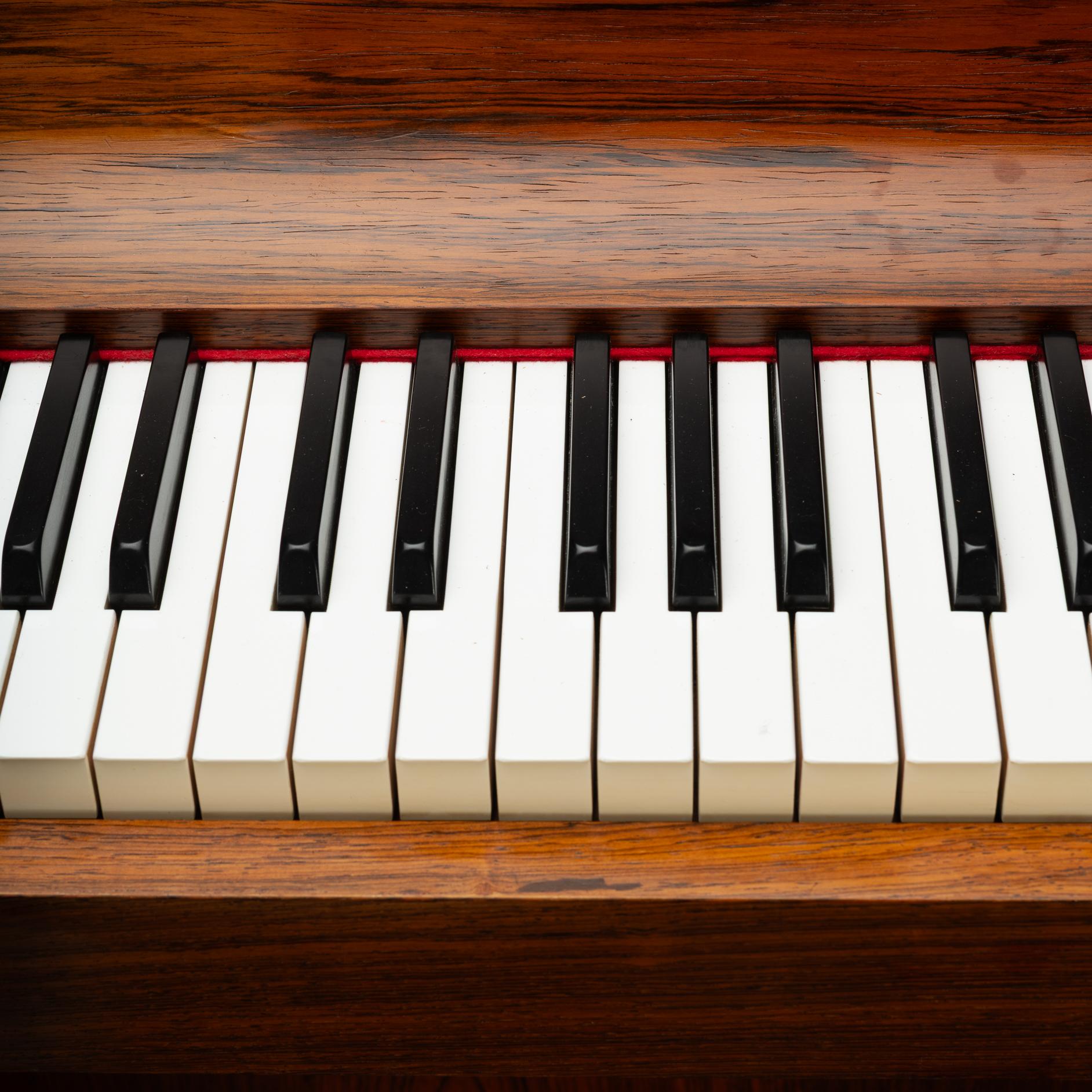 Pianette de Louis Zwicki en bois de rose, design danois du milieu du siècle, années 1960 Bon état - En vente à Breda, Netherlands
