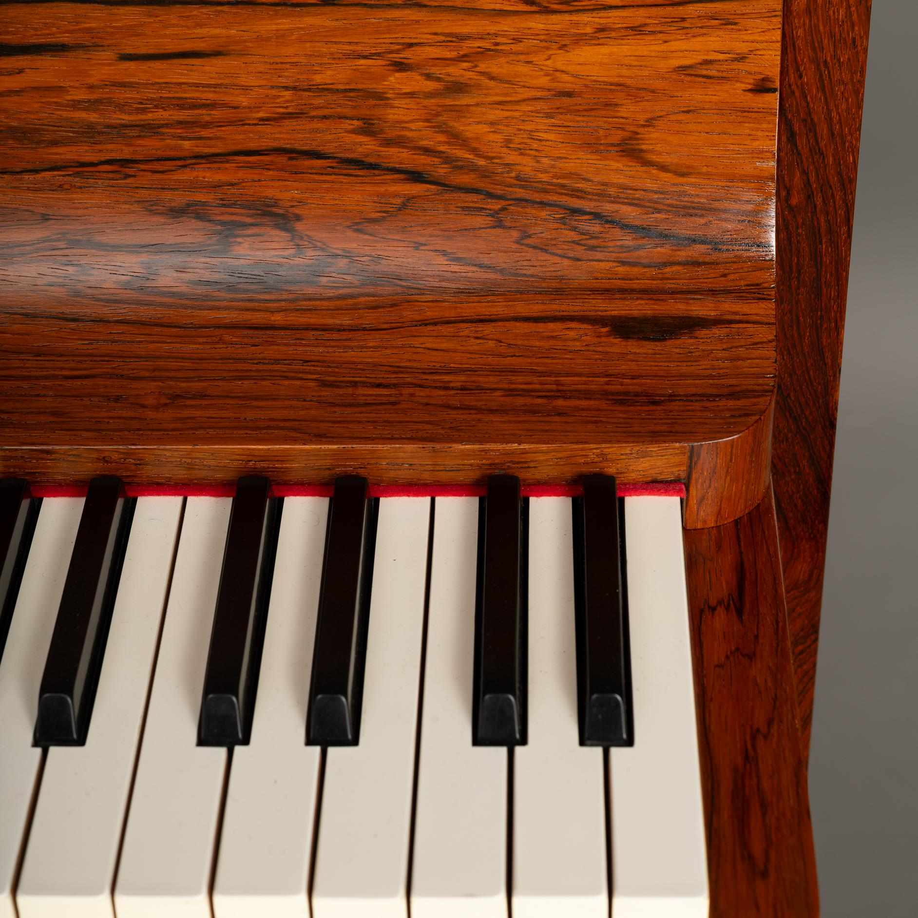 Metà XX secolo Pianetta danese di design del Medioevo di Louis Zwicki in palissandro, anni '60 in vendita