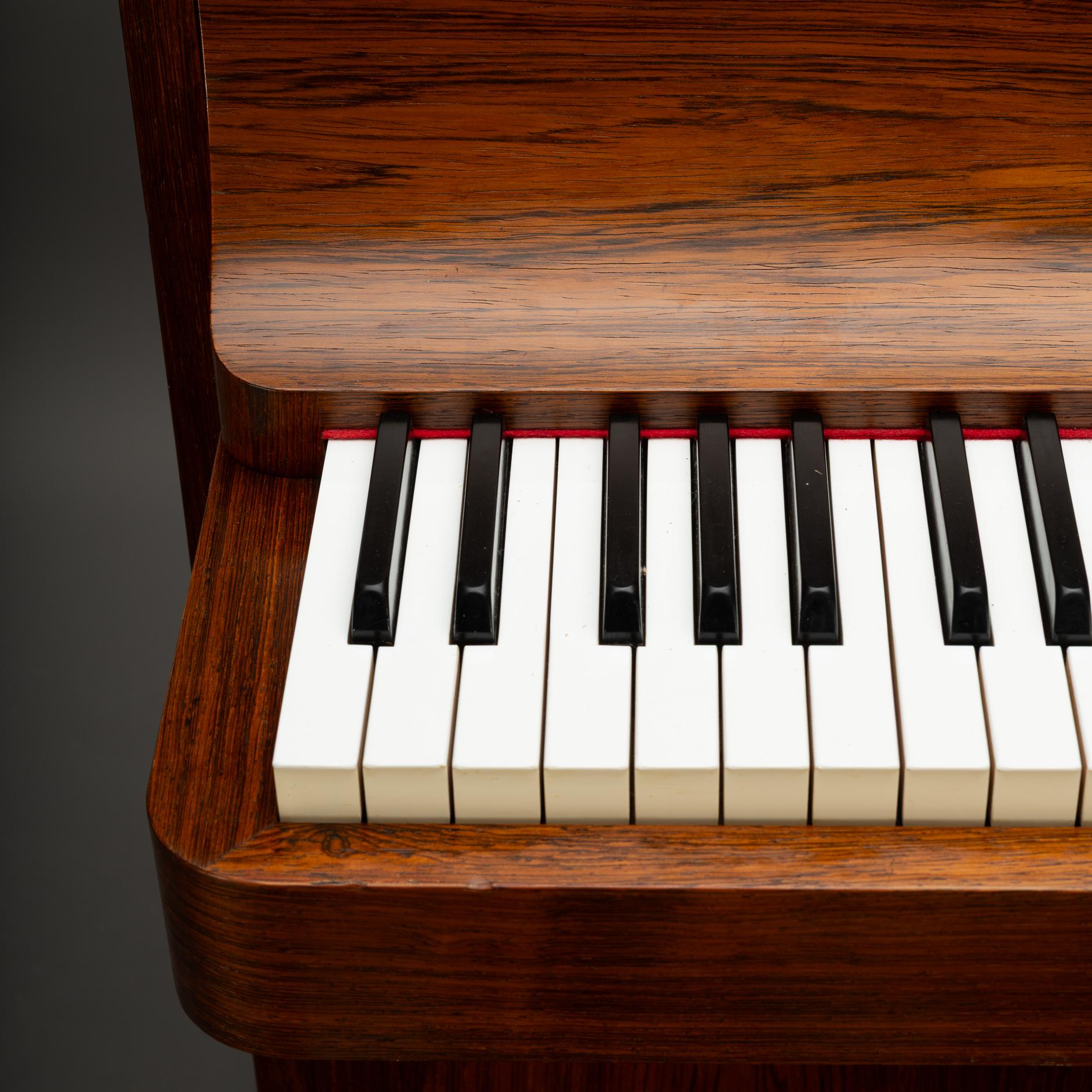 Bois de rose Pianette de Louis Zwicki en bois de rose, design danois du milieu du siècle, années 1960 en vente