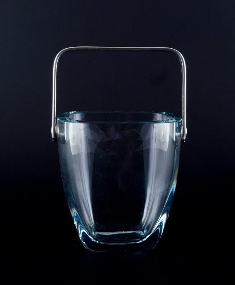 Danish design. Modernist ice bucket in art glass with a silver handle.  In Excellent Condition For Sale In Copenhagen, DK