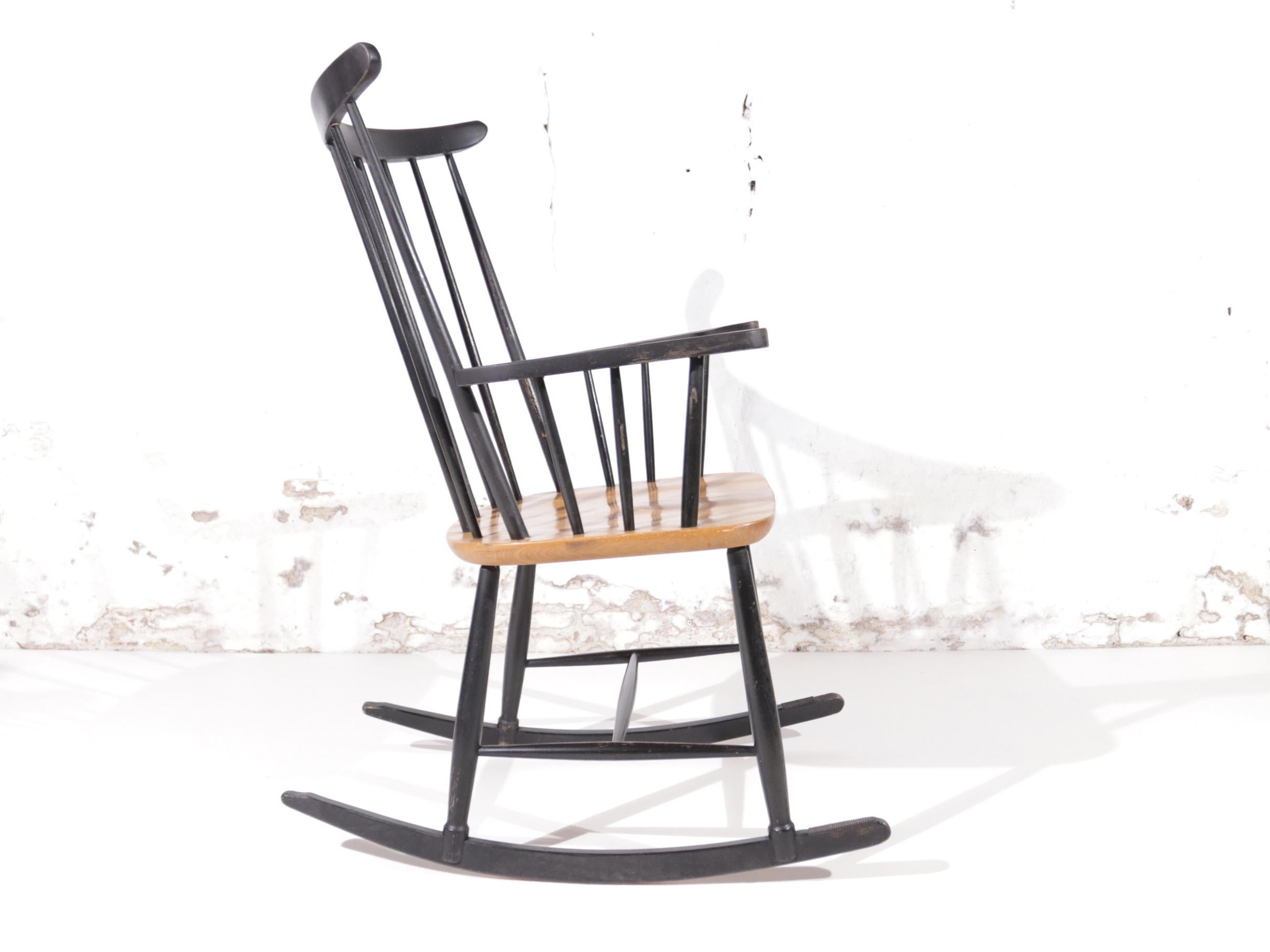 Sedia a dondolo di design danese Ilmari Tapiovaara Modello Fanett Scandinavo, anni '60 in vendita 5