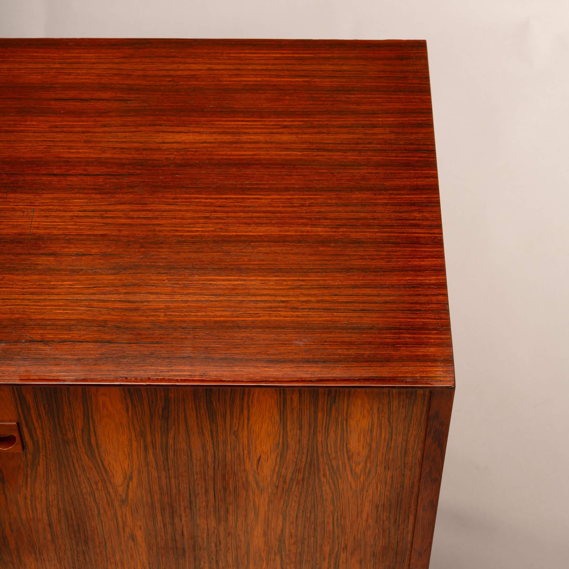 Petit buffet en palissandre Design danois par E Brouer pour Brouer Møbelfabrik, années 1960 en vente 3
