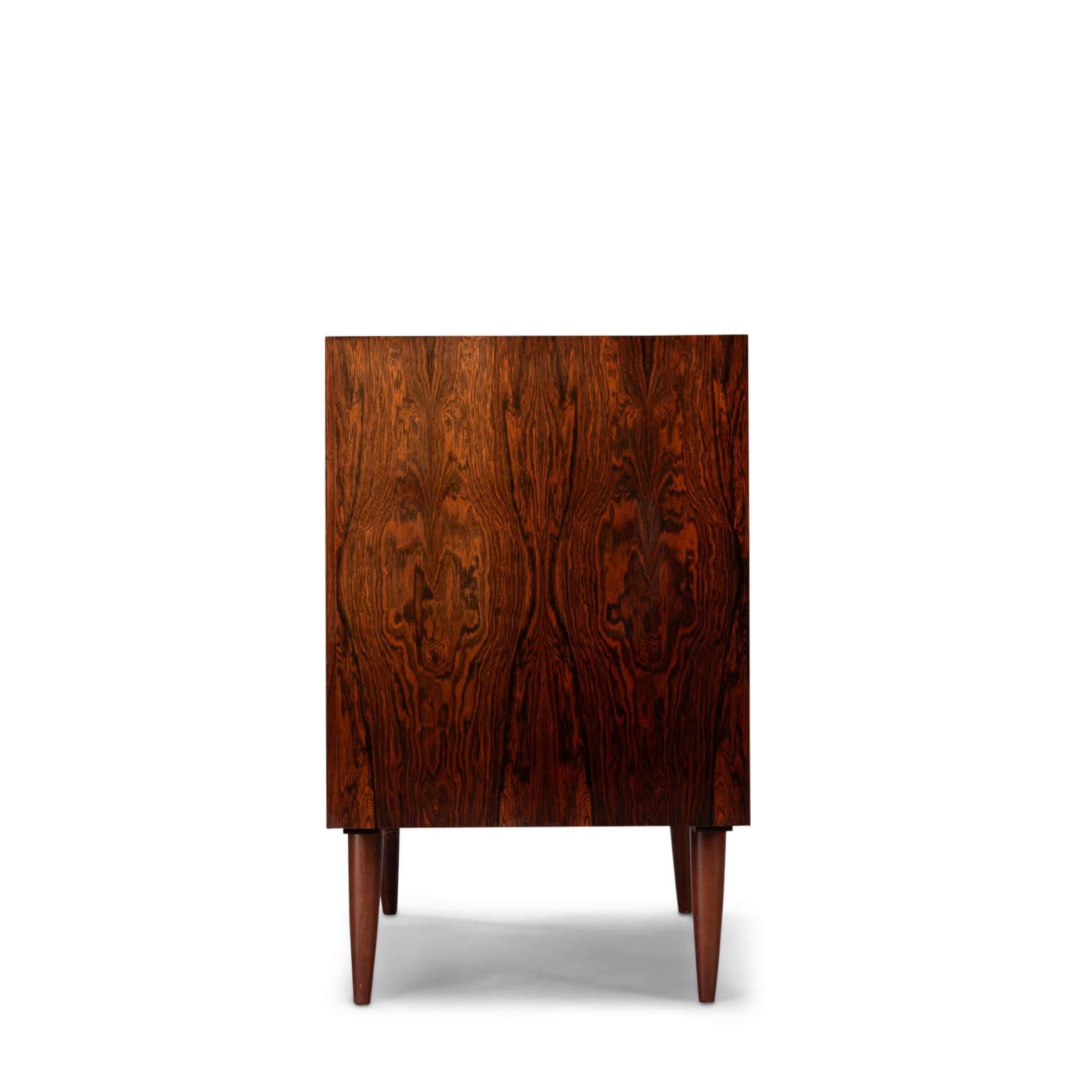 Danois Petit buffet en palissandre Design danois par E Brouer pour Brouer Møbelfabrik, années 1960 en vente
