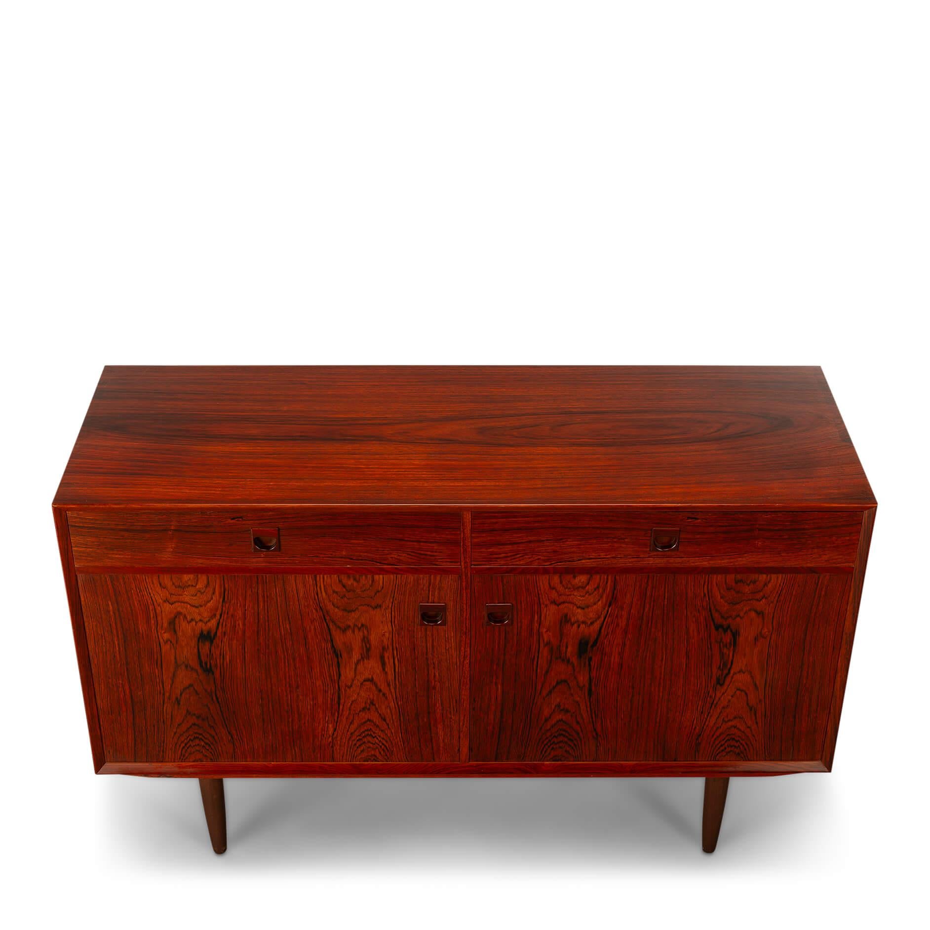 Impiallacciato Credenza Small Design danese in palissandro di E Brouer per Brouer Møbelfabrik, anni '60 in vendita