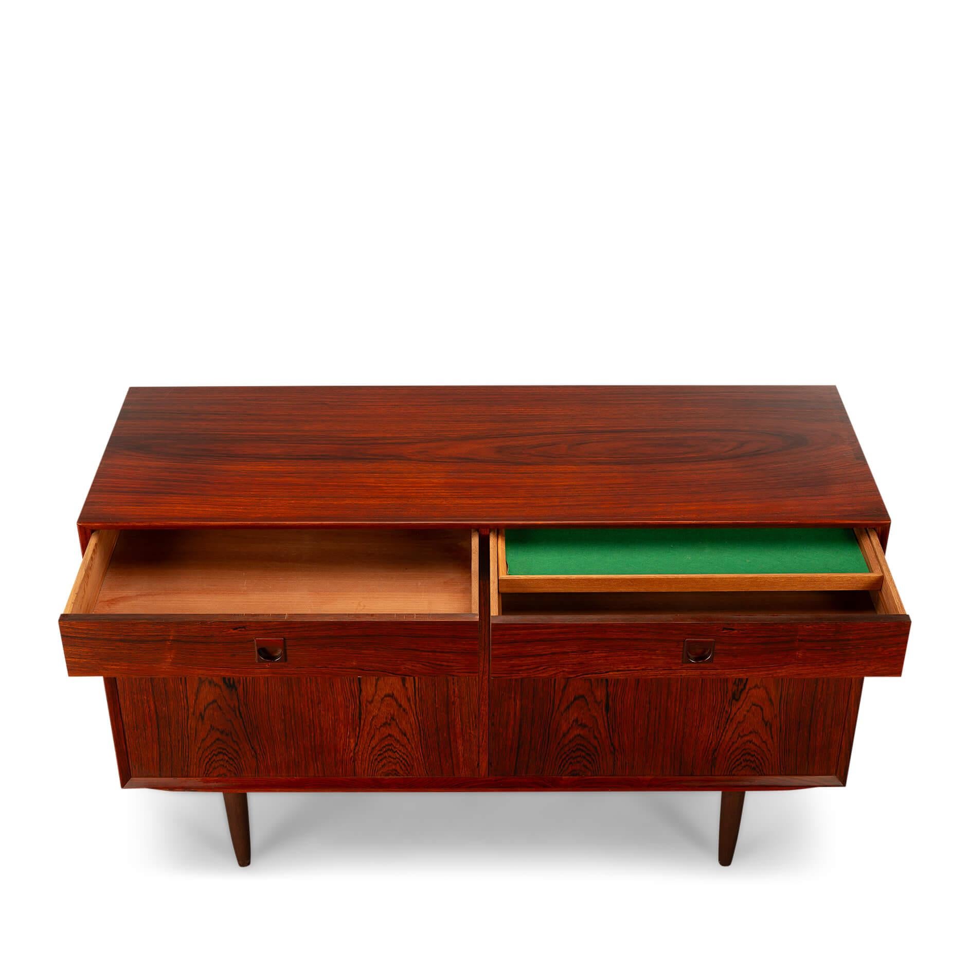 Credenza Small Design danese in palissandro di E Brouer per Brouer Møbelfabrik, anni '60 In condizioni buone in vendita a Breda, Netherlands