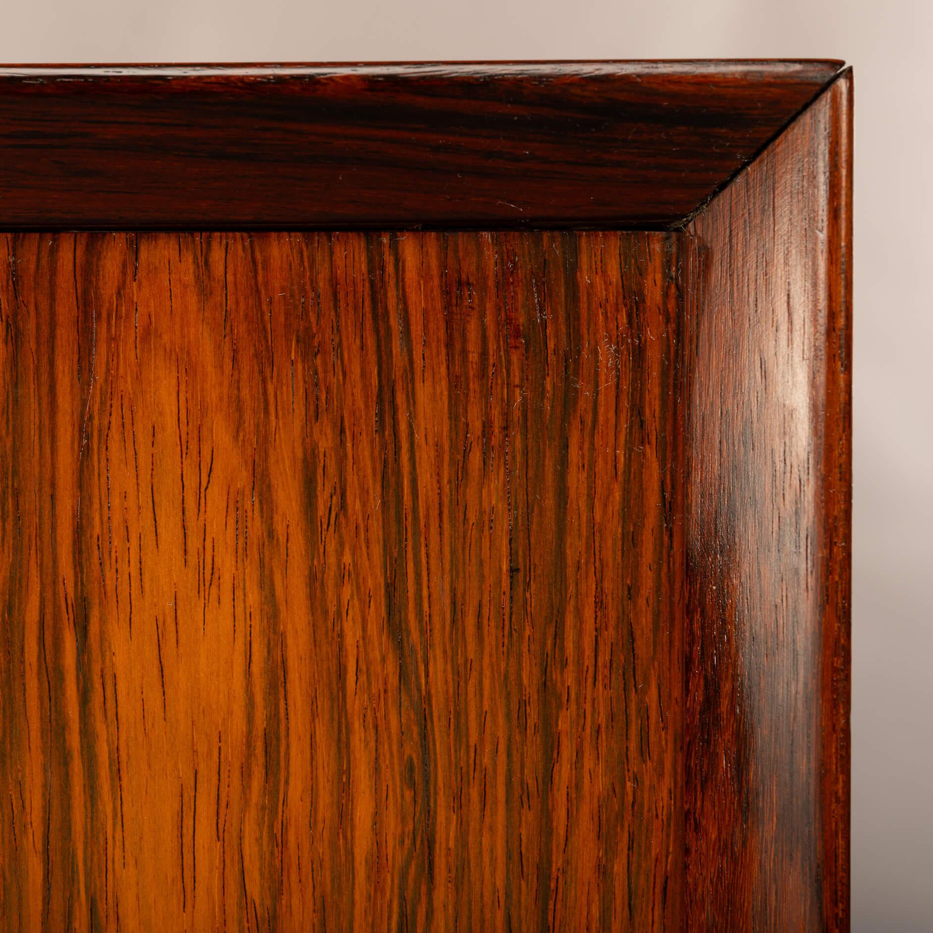 Bois de rose Petit buffet en palissandre Design danois par E Brouer pour Brouer Møbelfabrik, années 1960 en vente