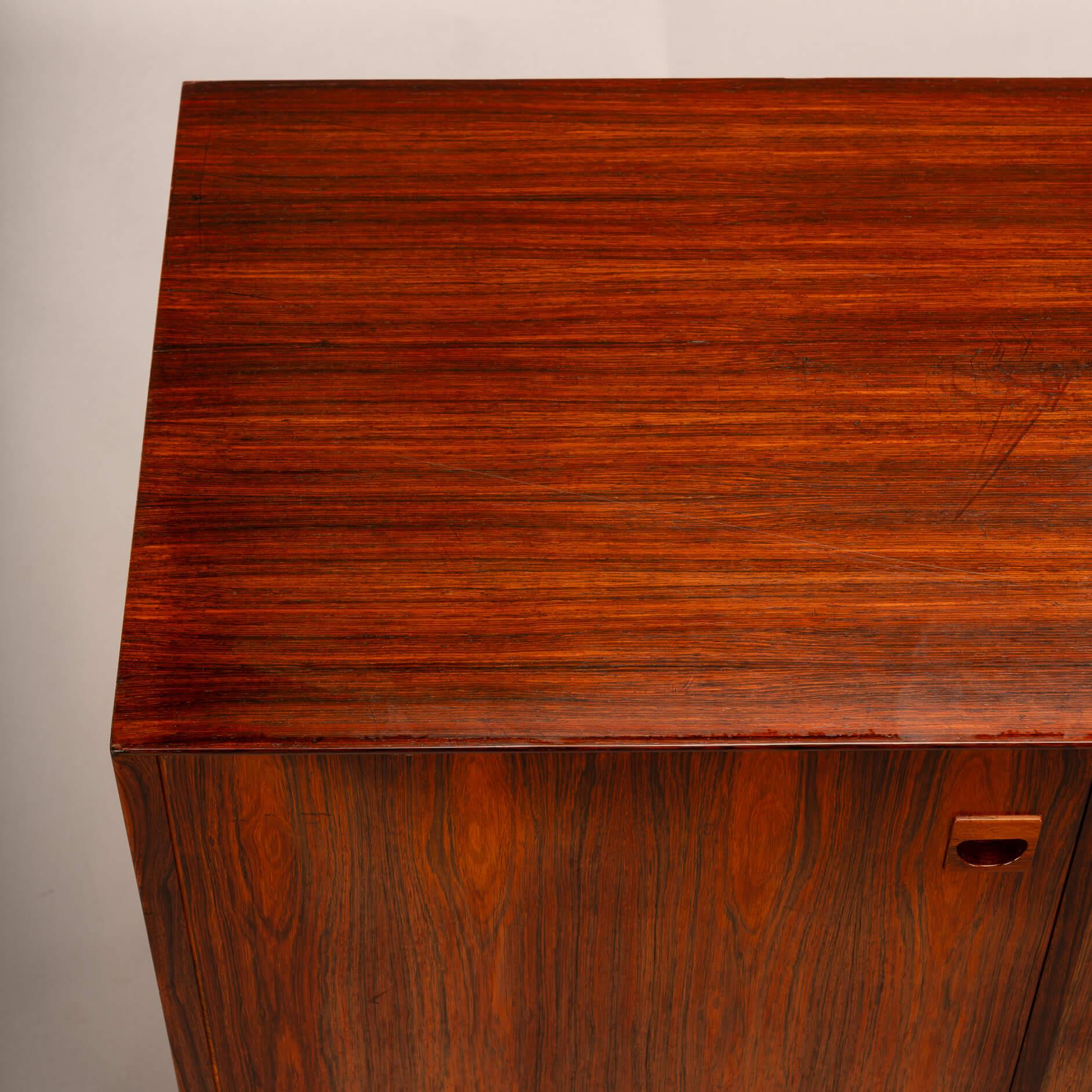 Petit buffet en palissandre Design danois par E Brouer pour Brouer Møbelfabrik, années 1960 en vente 1