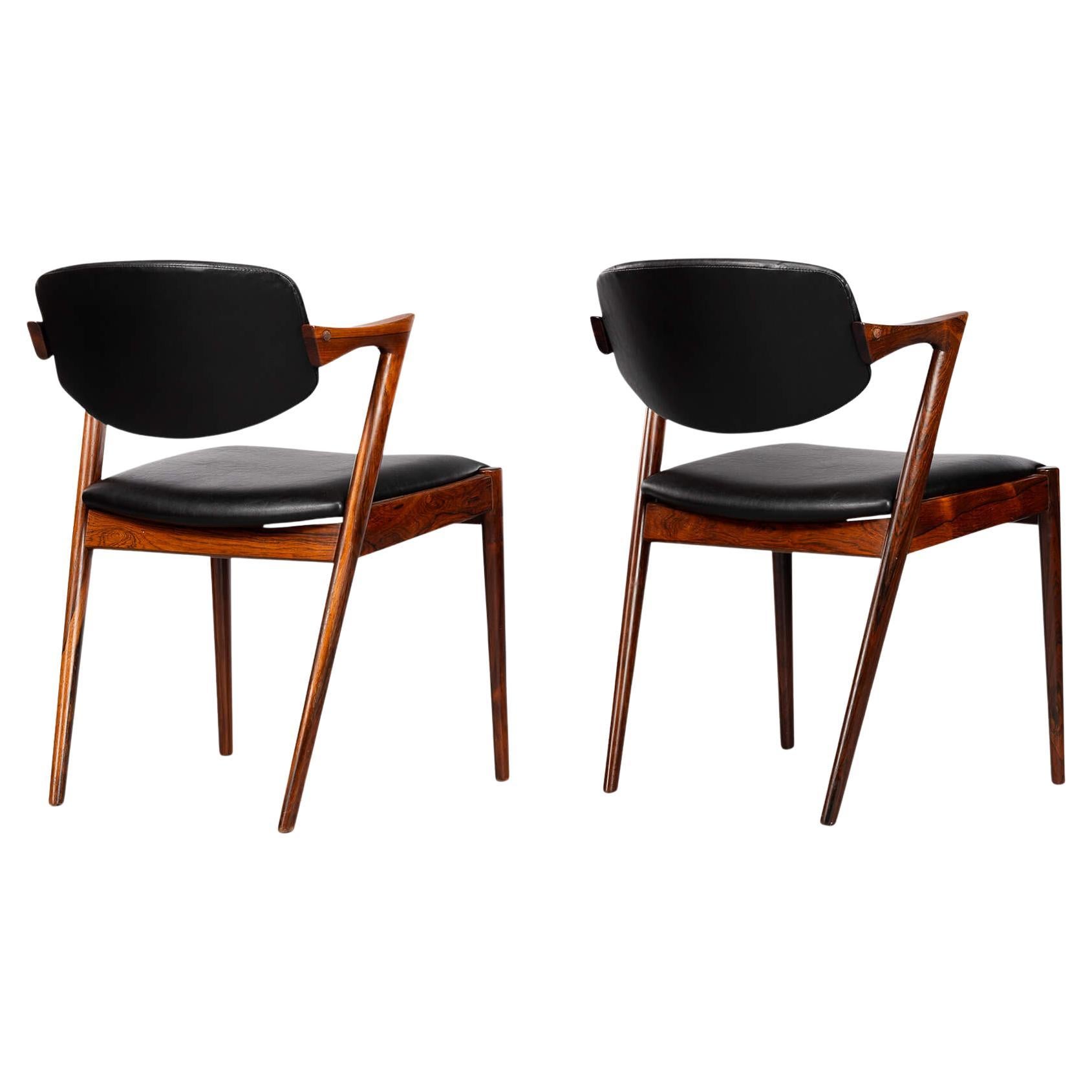 Kai Kristiansen : Modelo 42
La silla Z, también llamada silla n.º 42, diseñada por Kai Kristiansen y producida por Slagelse Møbelvaerk. Esta silla debe su forma de Z al respaldo suspendido. Es un clásico. ¡Este juego de sillas de comedor está hecho
