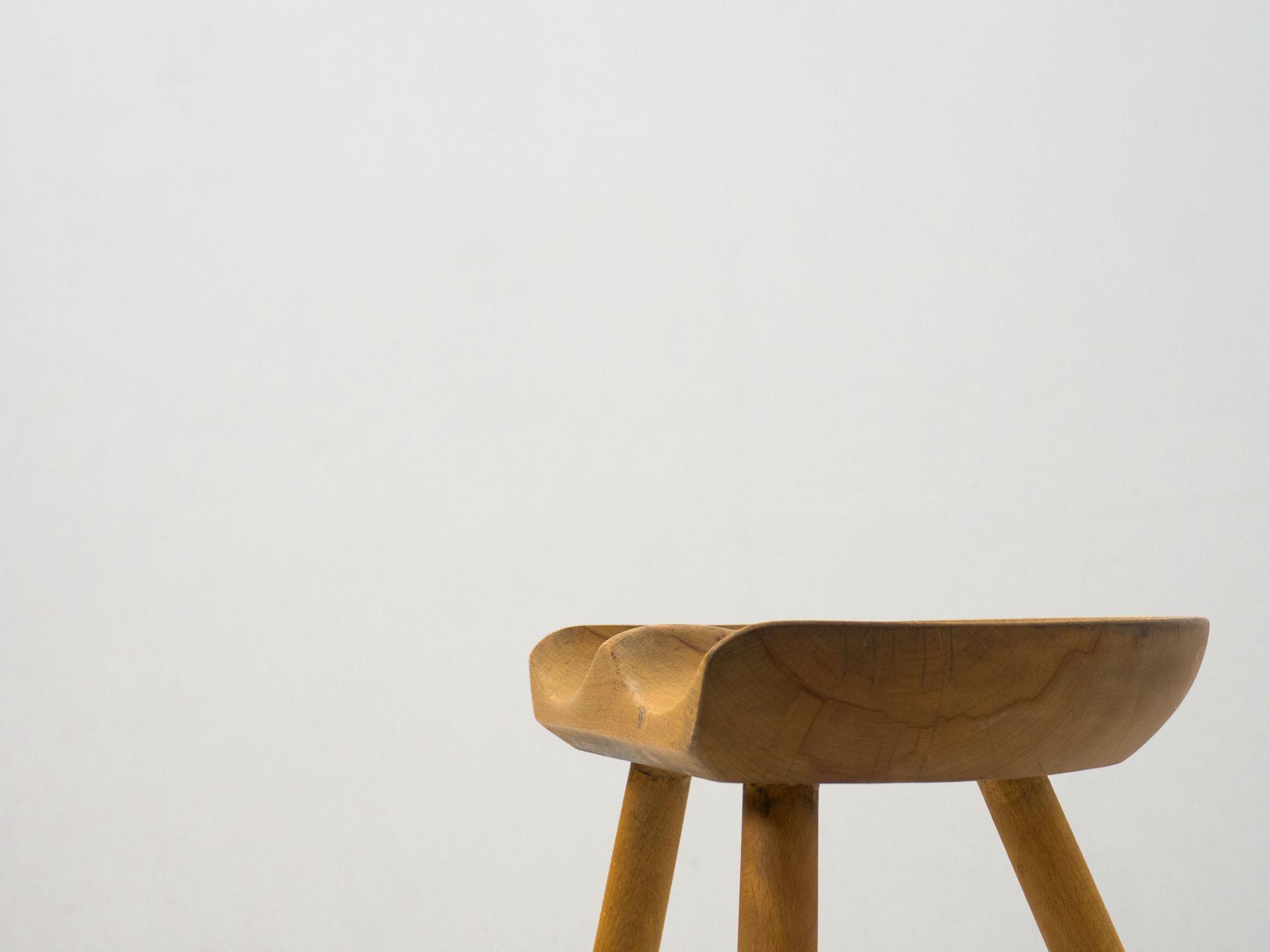 Danish design sculptural beech wood stool In Good Condition For Sale In Heerhugowaard, NL