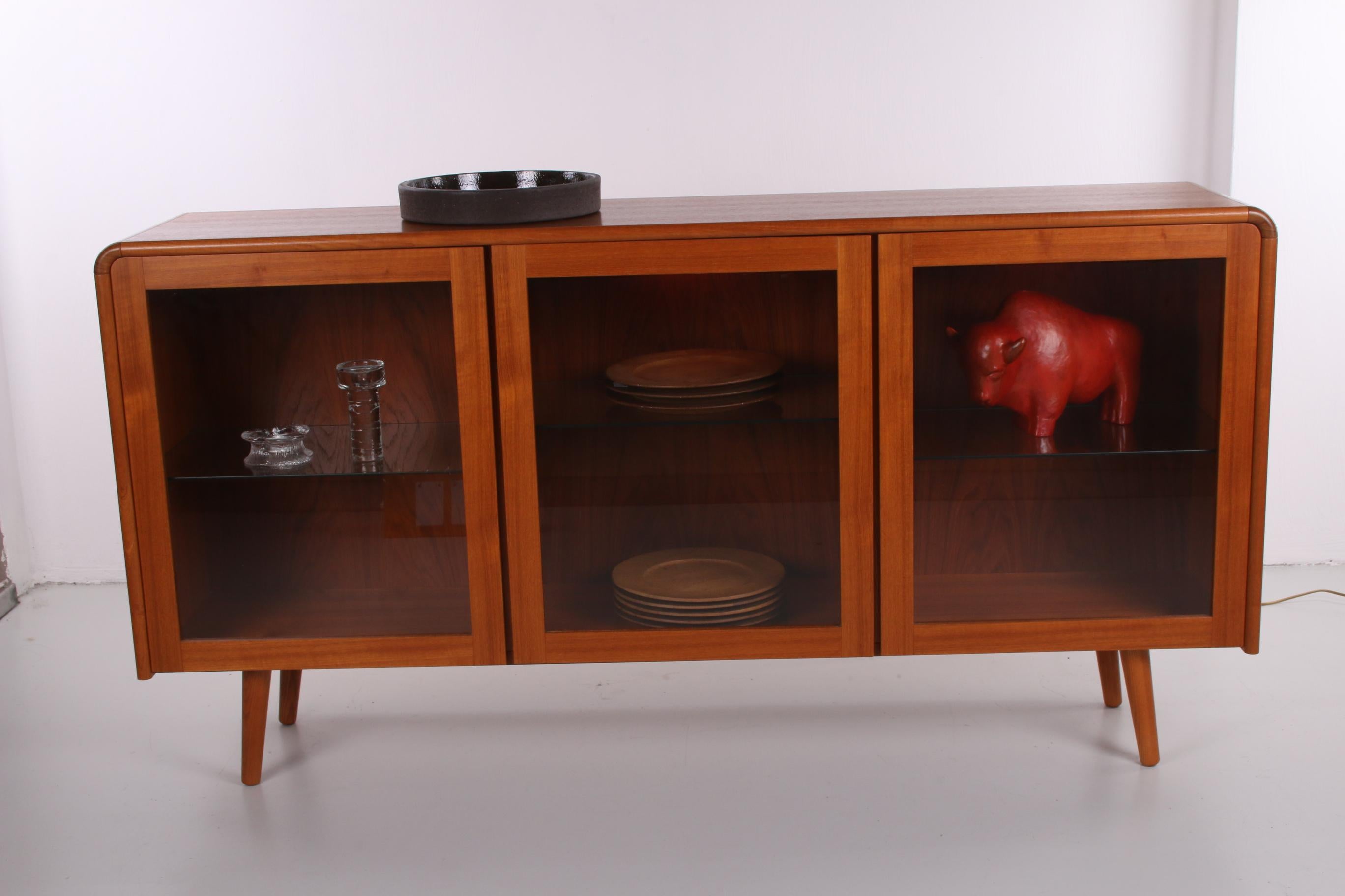 Danish design sideboard display cabinet with lighting 1960s Made in Denmark


Danish design sideboard display cabinet with lighting 1960s Made in Denmark.
Beautiful vintage sideboard / display cabinet to store all your things.

Definitely an