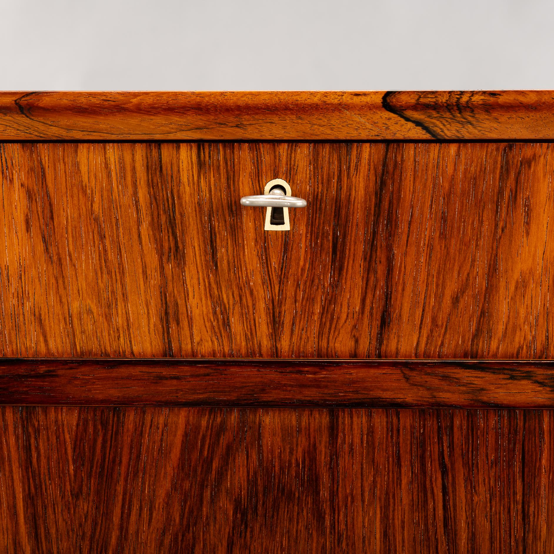 Petit buffet danois en bois de rose, années 1960 3