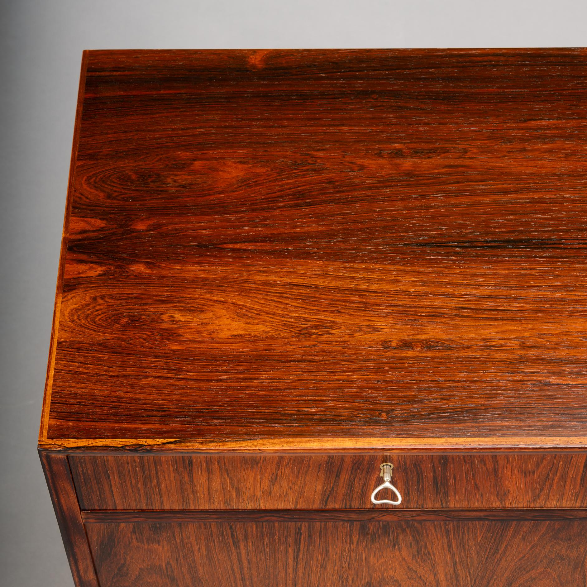 Petit buffet danois en bois de rose, années 1960 5
