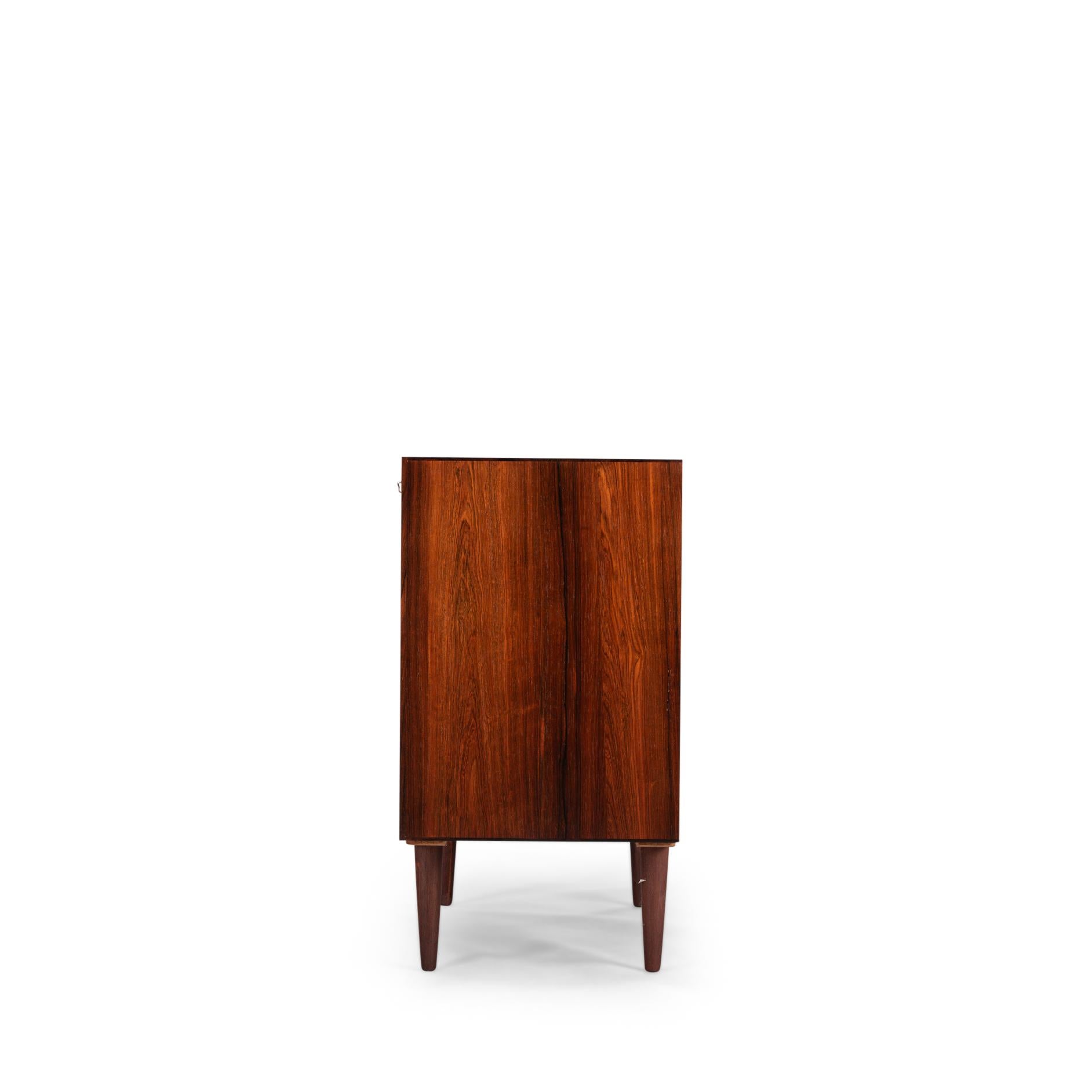 Impiallacciato Madia in palissandro Small Design danese, anni '60 in vendita