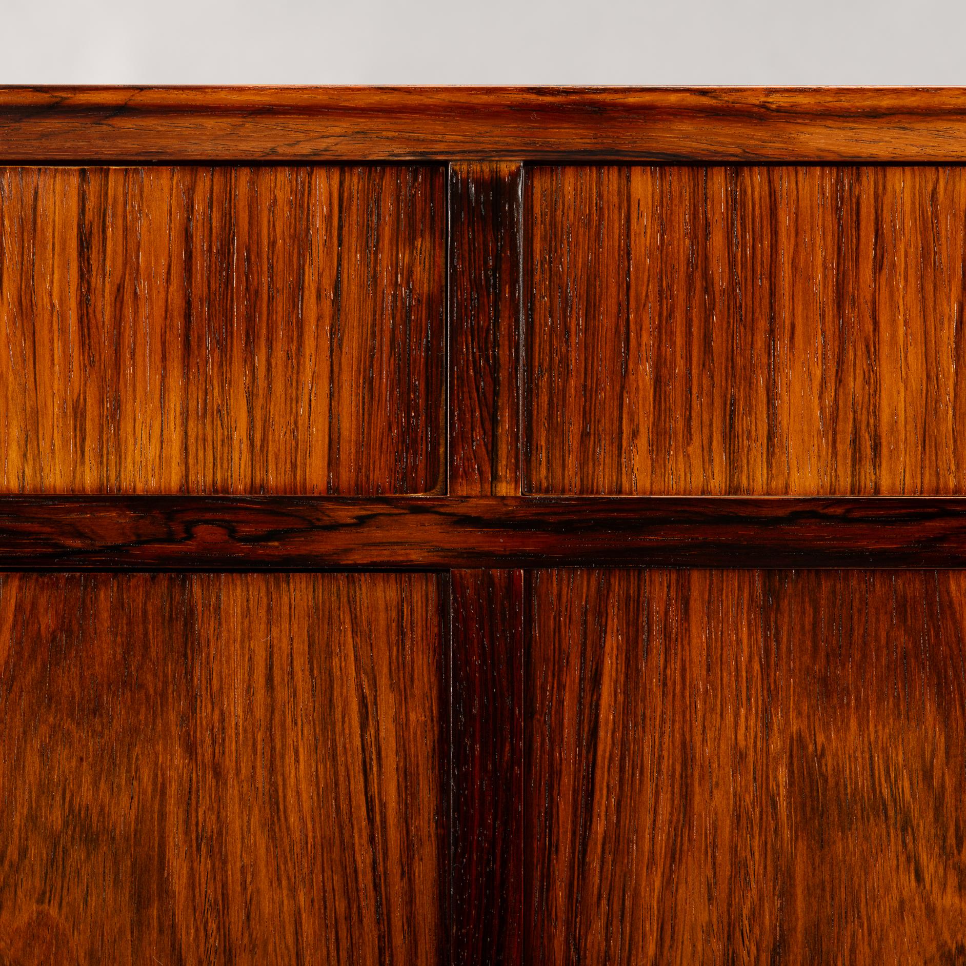 Bois de rose Petit buffet danois en bois de rose, années 1960