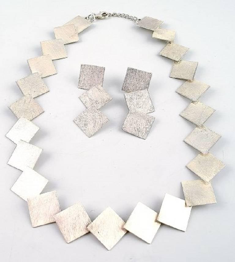 Danish design sterling silver necklace and earrings in modern design.
Marked. Approximately 1970s.
Measures: 6 cm. and 49 cm.
In perfect condition.