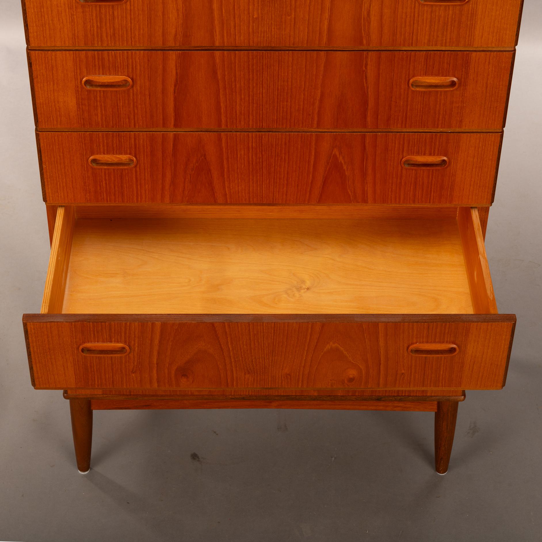 Dänische Kommode aus Teakholz im dänischen Design, 1960er Jahre im Angebot 4