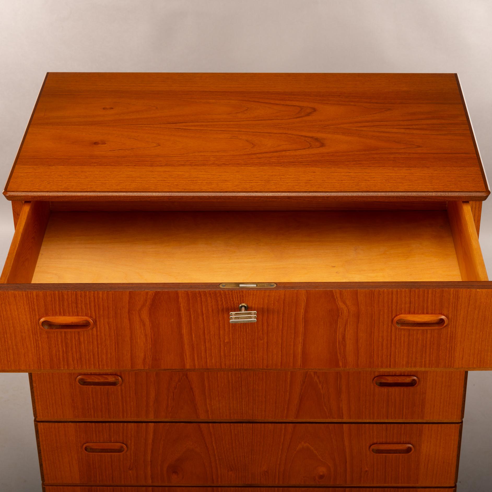 Dänische Kommode aus Teakholz im dänischen Design, 1960er Jahre im Angebot 6