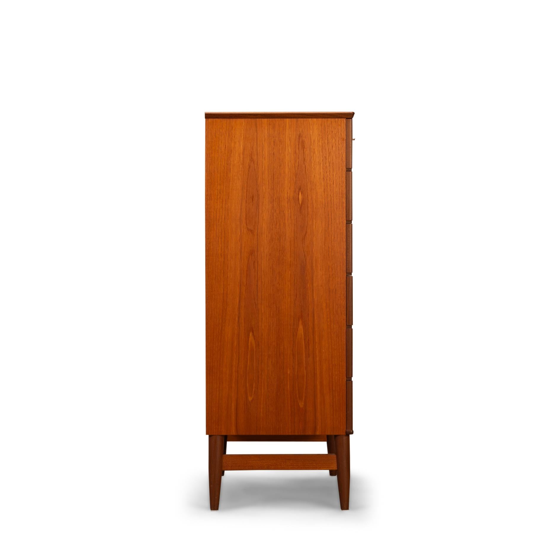 Dänische Kommode aus Teakholz im dänischen Design, 1960er Jahre (Moderne der Mitte des Jahrhunderts) im Angebot