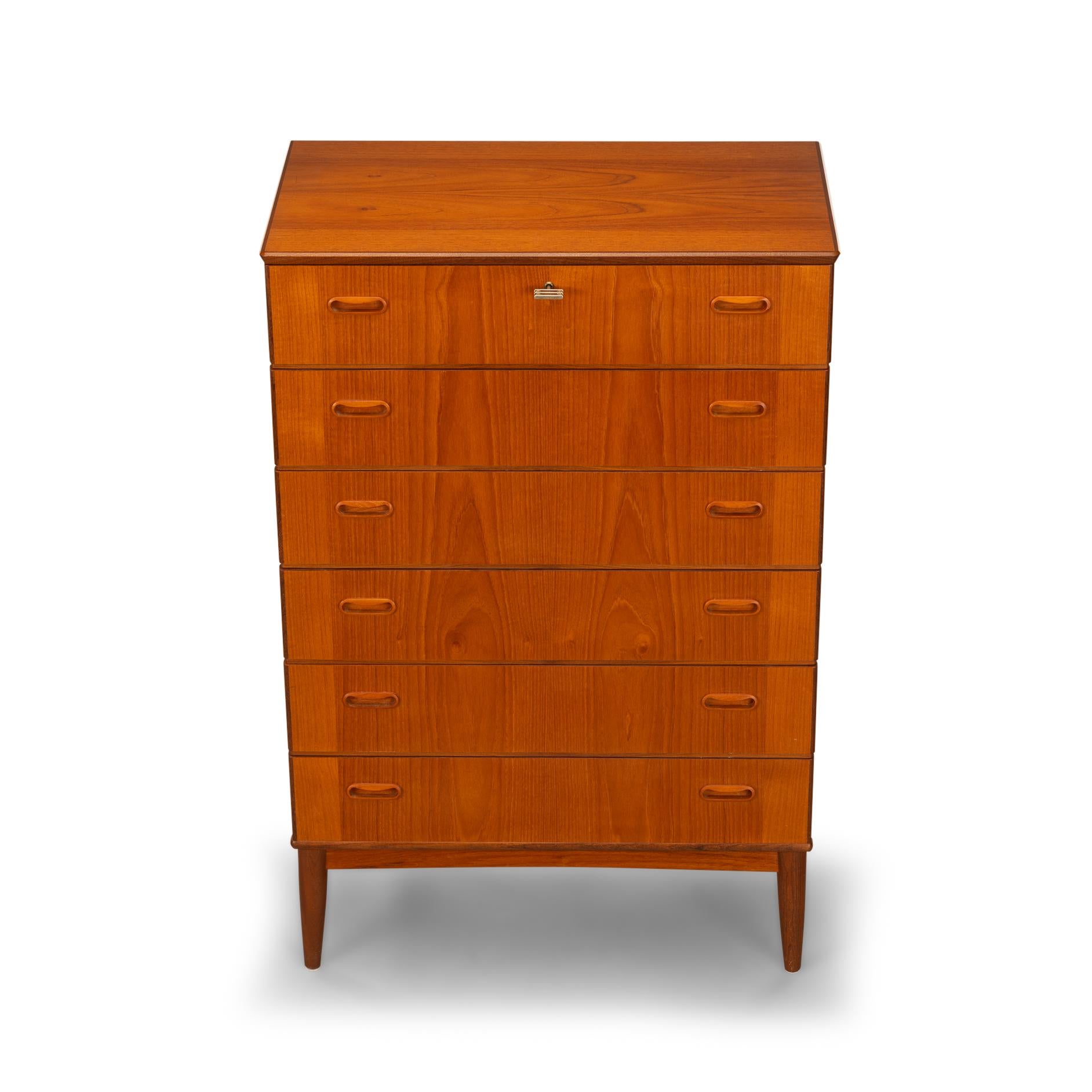 Dänische Kommode aus Teakholz im dänischen Design, 1960er Jahre (Furnier) im Angebot