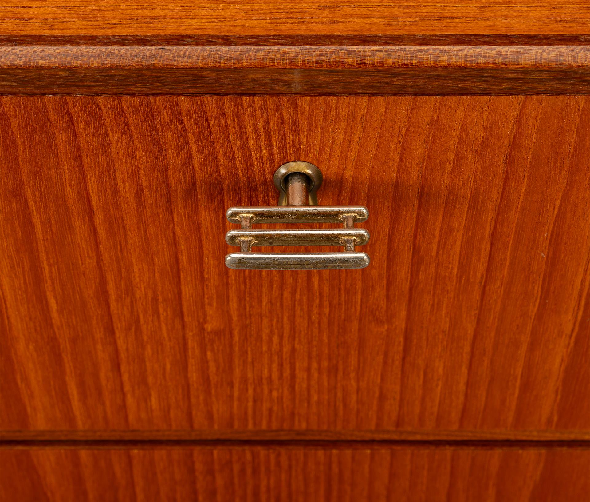 Dänische Kommode aus Teakholz im dänischen Design, 1960er Jahre (Mitte des 20. Jahrhunderts) im Angebot