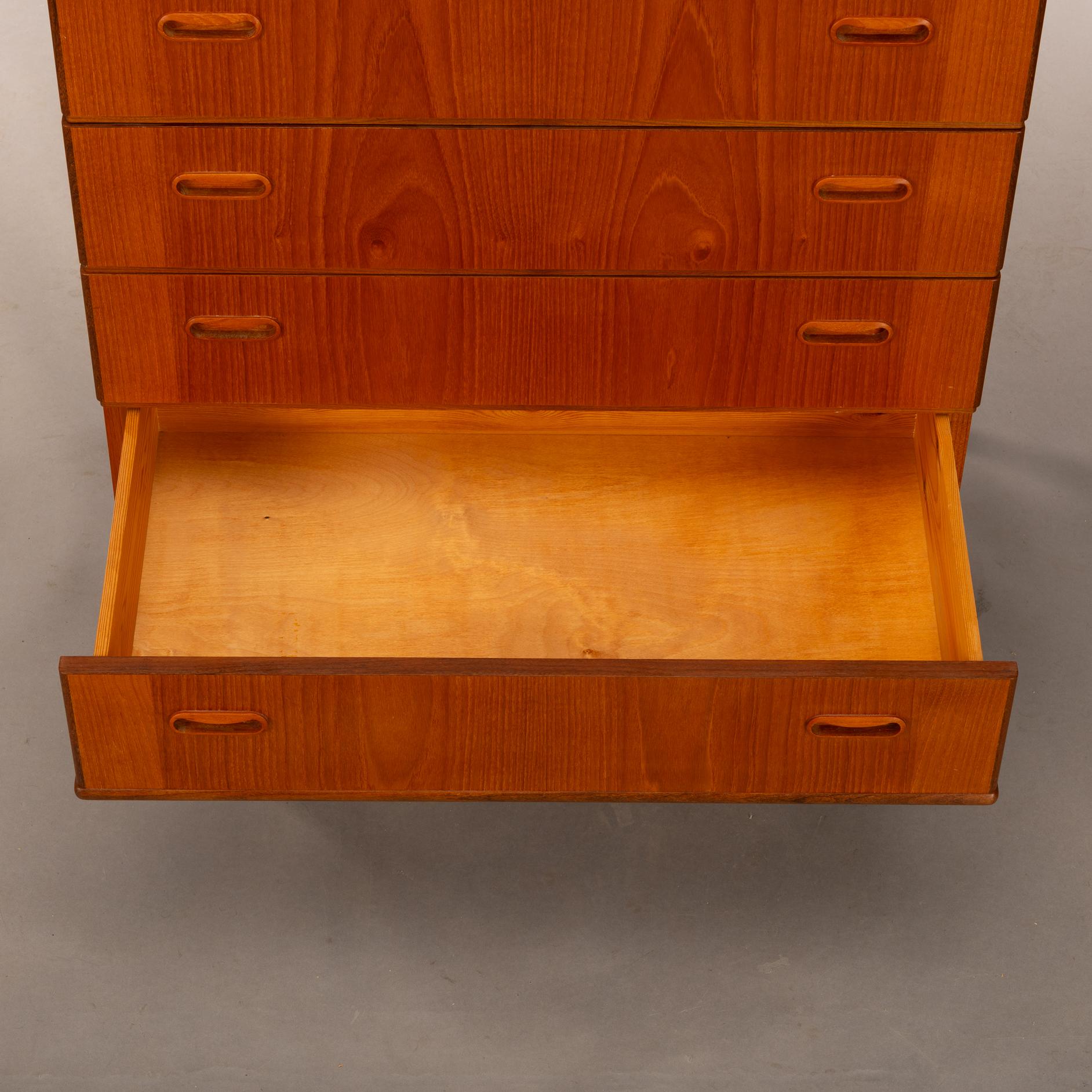 Dänische Kommode aus Teakholz im dänischen Design, 1960er Jahre im Angebot 2