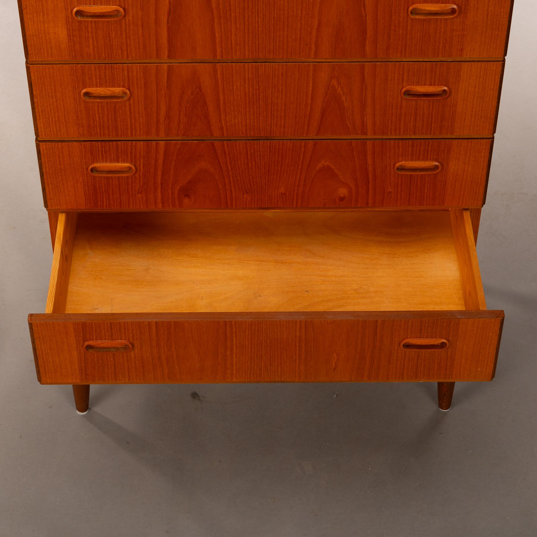 Dänische Kommode aus Teakholz im dänischen Design, 1960er Jahre im Angebot 3