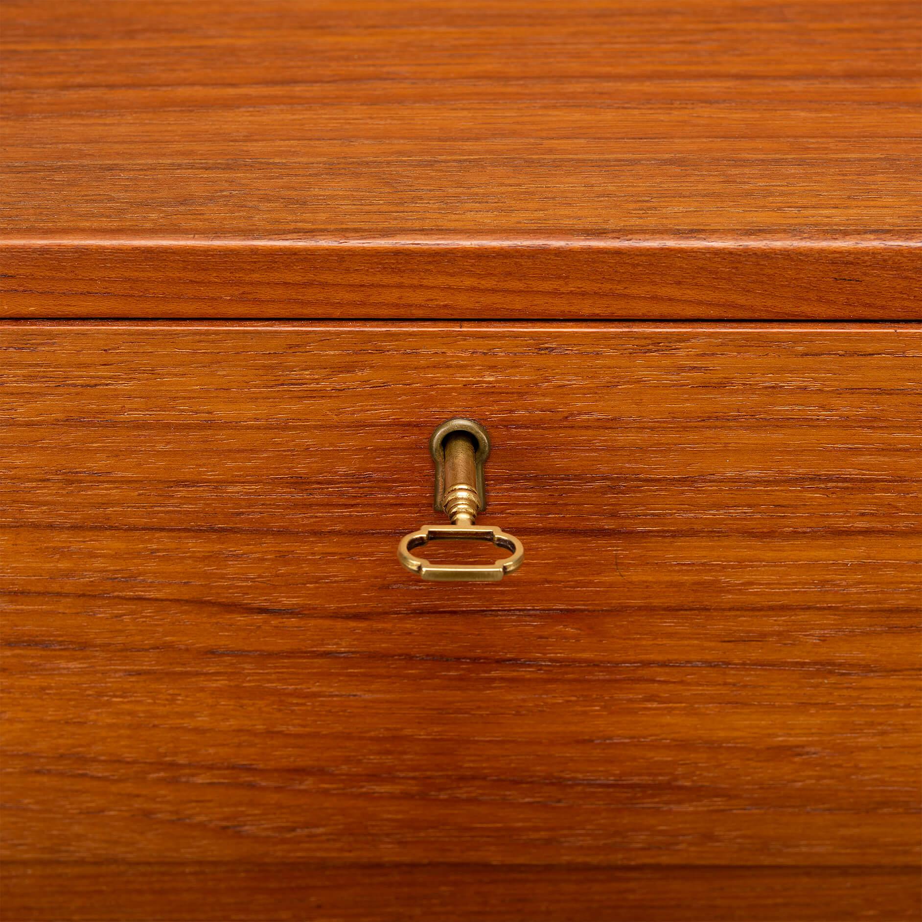 Danish Design Teak Chest of Drawers by Munch, 1960s For Sale 1