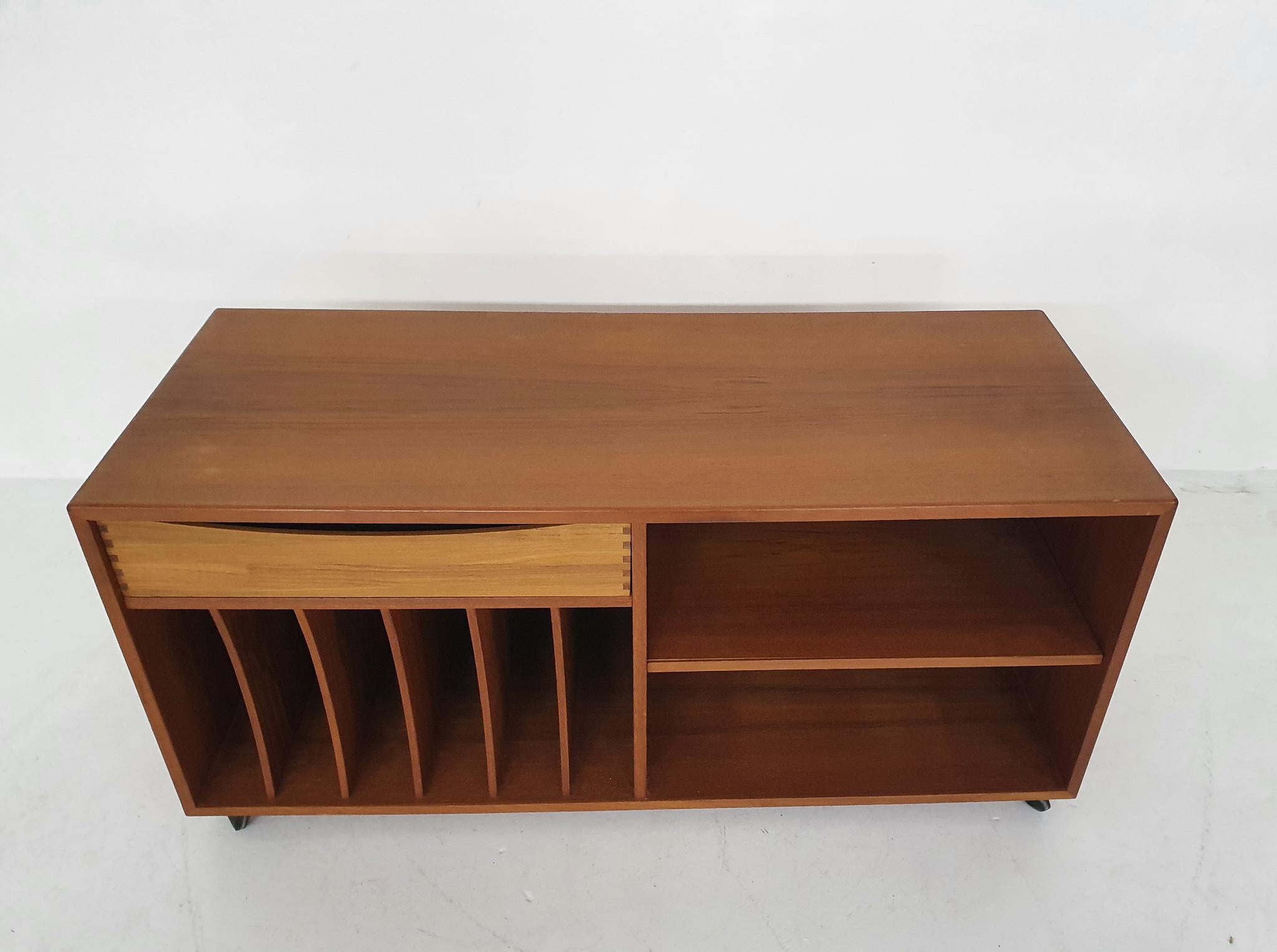 Danish Design Teak Record Player or Audio Cabinet, Denmark 1960's In Good Condition For Sale In Amsterdam, NL