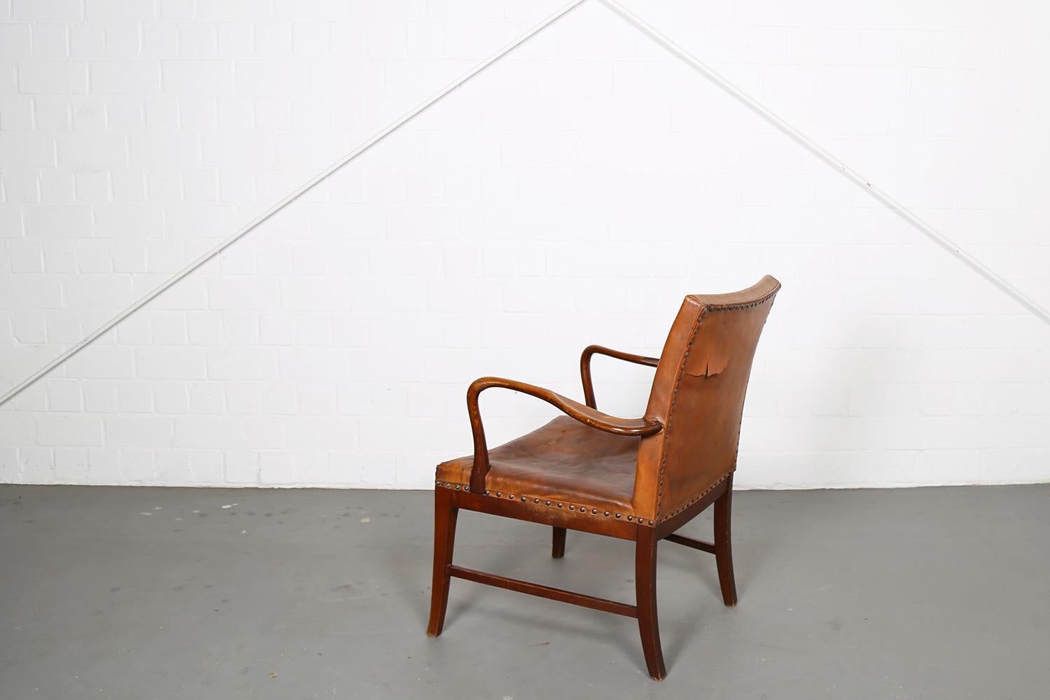 Danish Design Vintage Leather Armchair in the Manner of Frits Henningsen For Sale 5