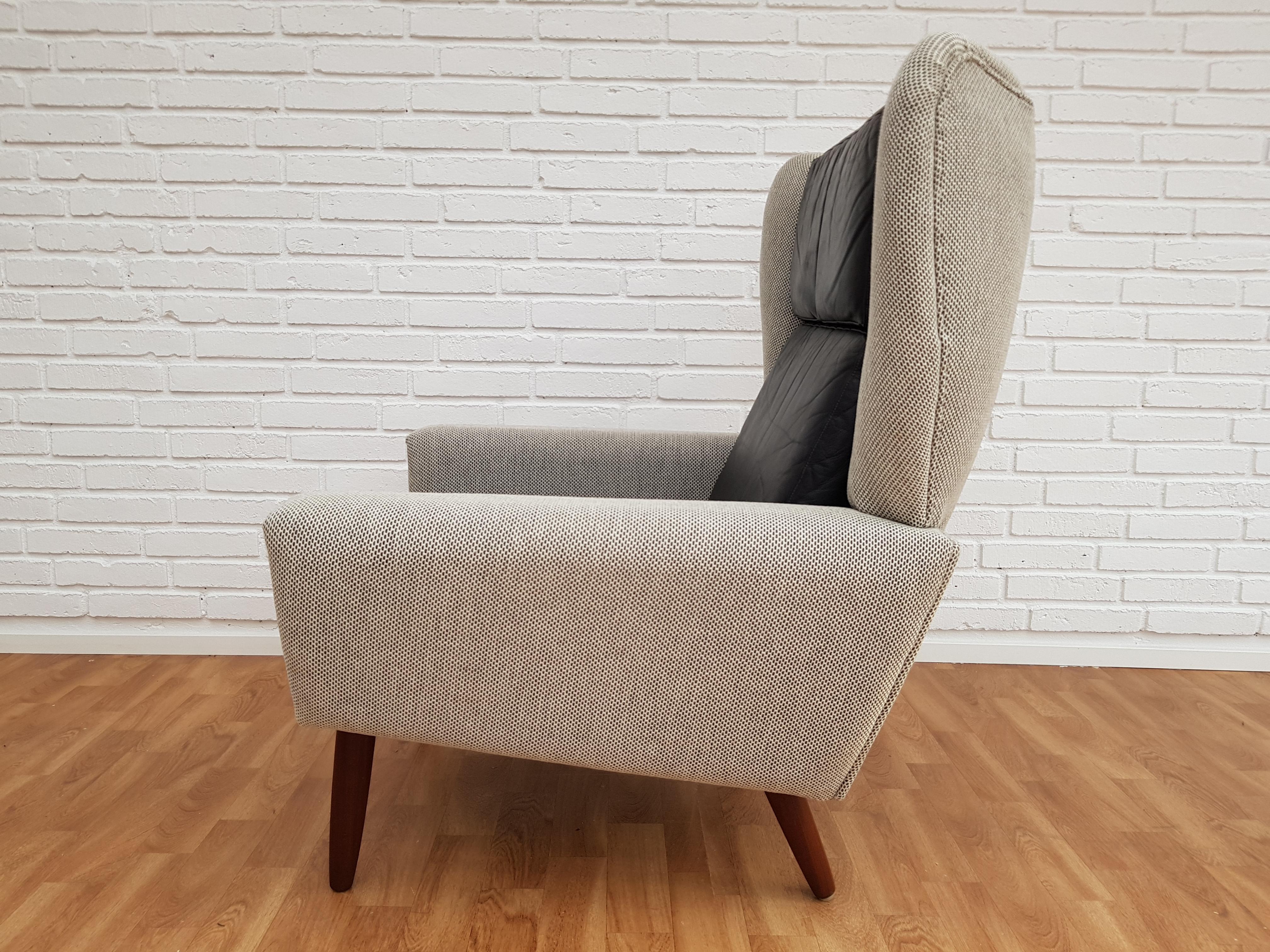 Danish Lounge Chair, 1970s, Wool, Leather, Completely Restored For Sale 3