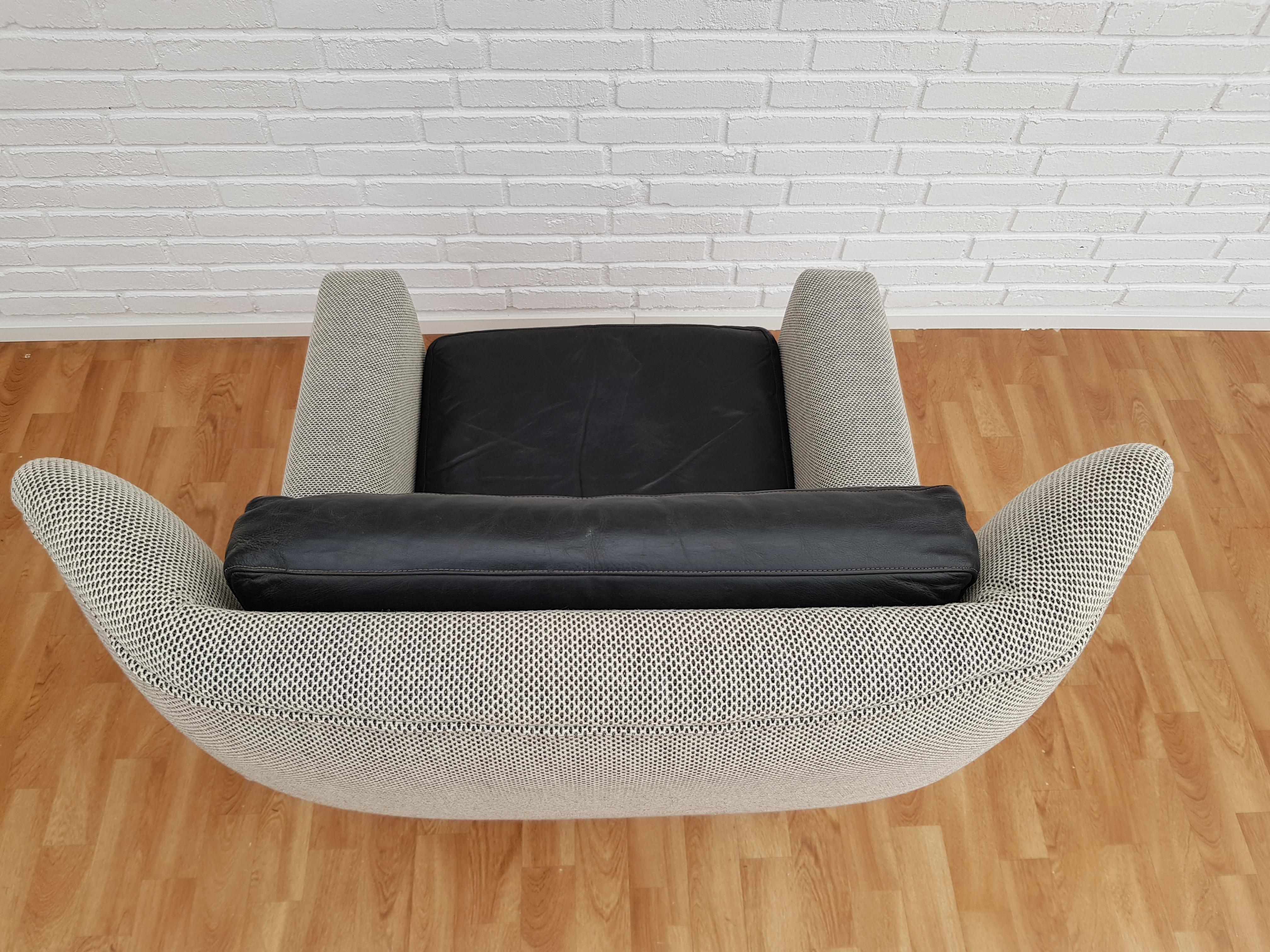 Danish Lounge Chair, 1970s, Wool, Leather, Completely Restored For Sale 6