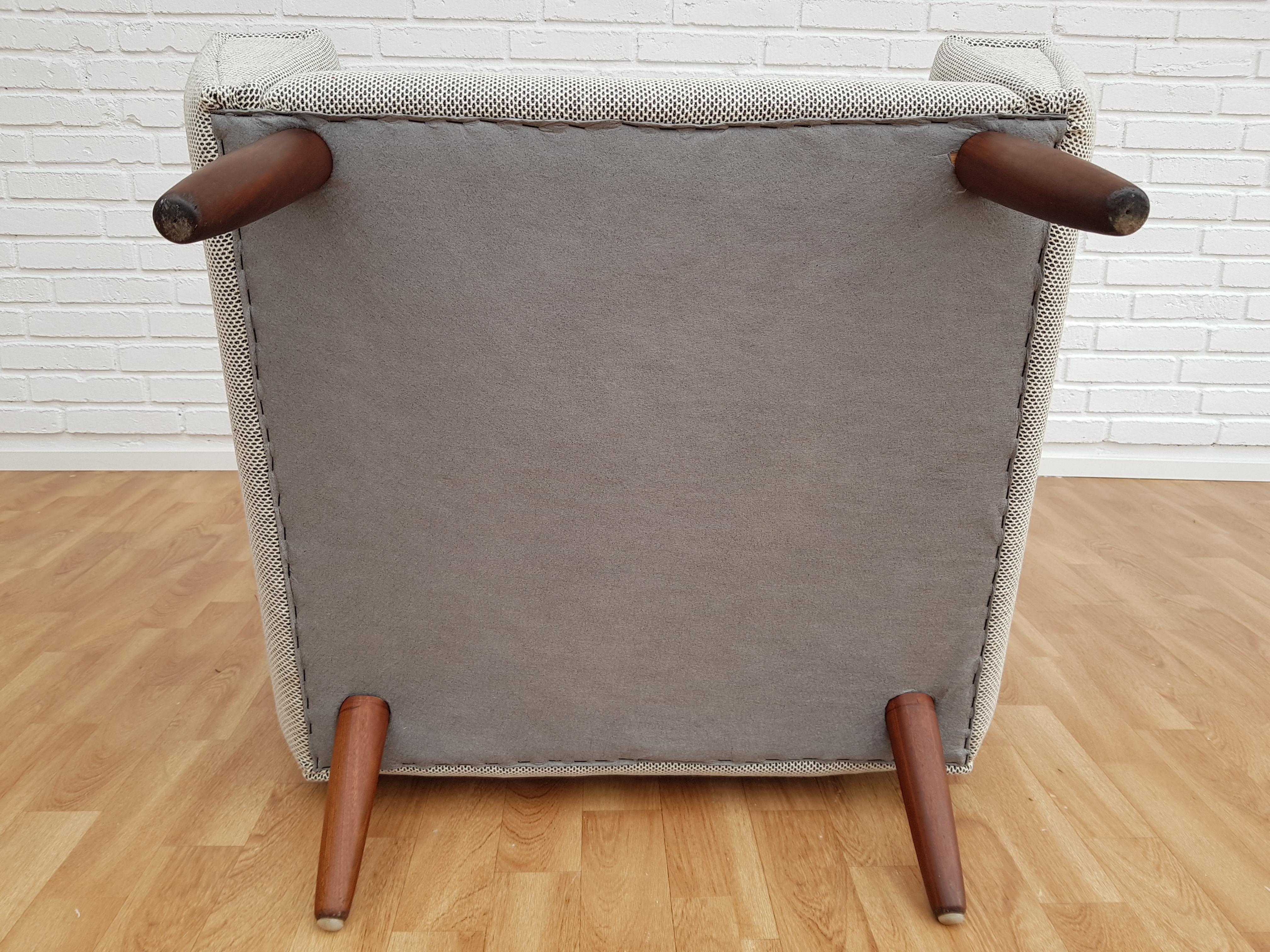 Danish Lounge Chair, 1970s, Wool, Leather, Completely Restored For Sale 9