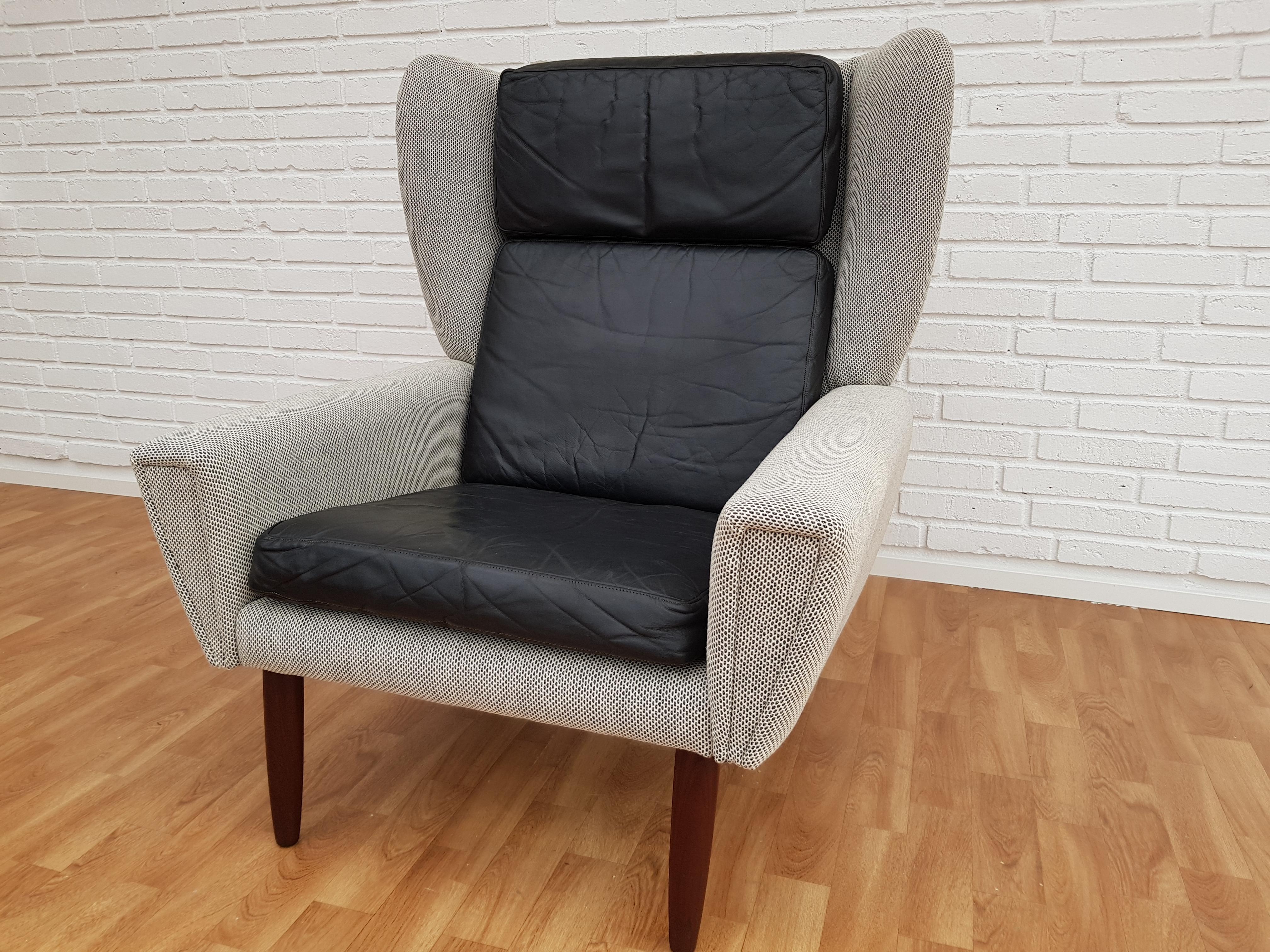 Danish Lounge Chair, 1970s, Wool, Leather, Completely Restored For Sale 1