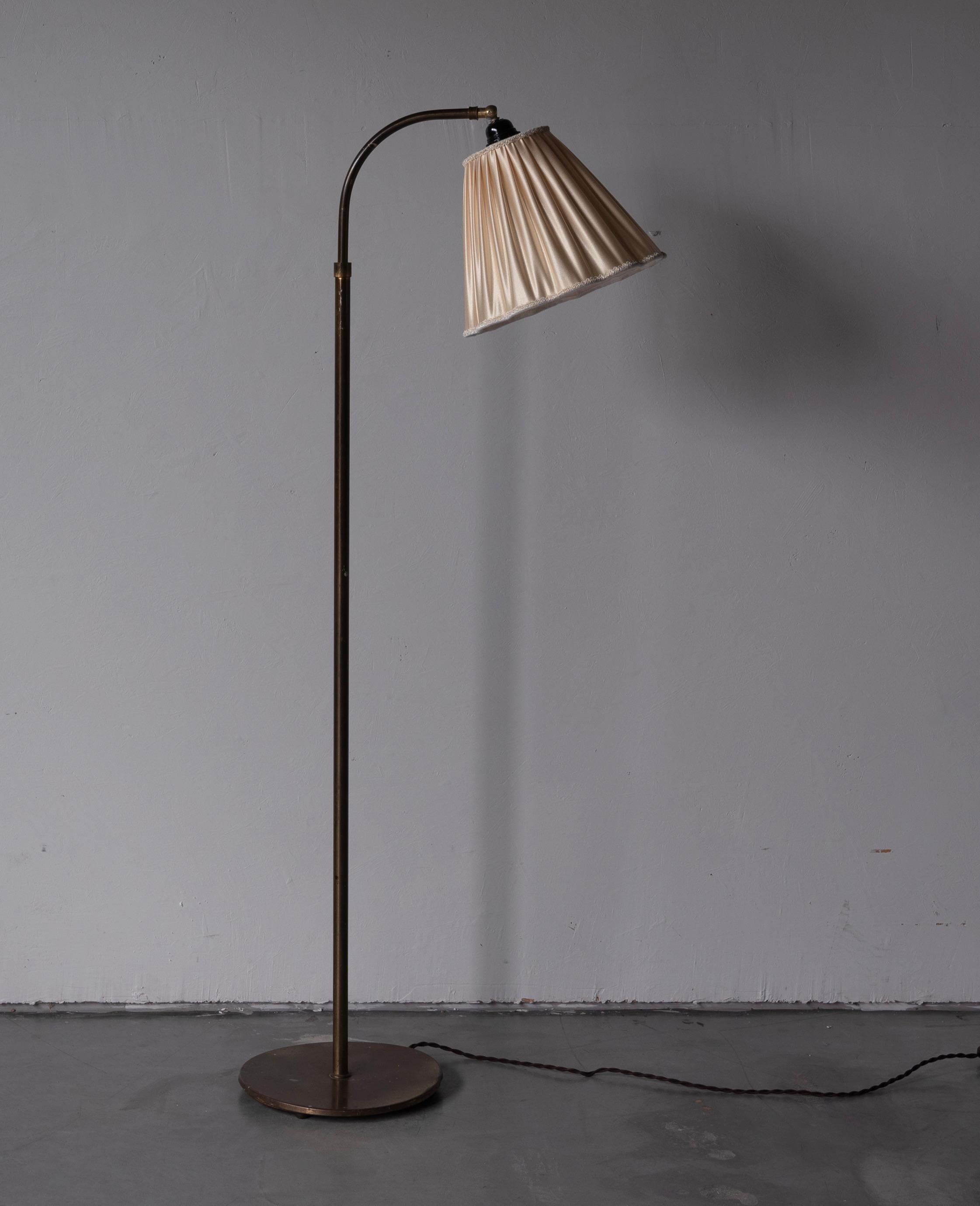 A functionalist wall light / task light, designed and produced in Denmark, 1940s. Features brass. Brand new lampshade.

Stated dimensions with lampshade attached as is illustrated in the primary image.