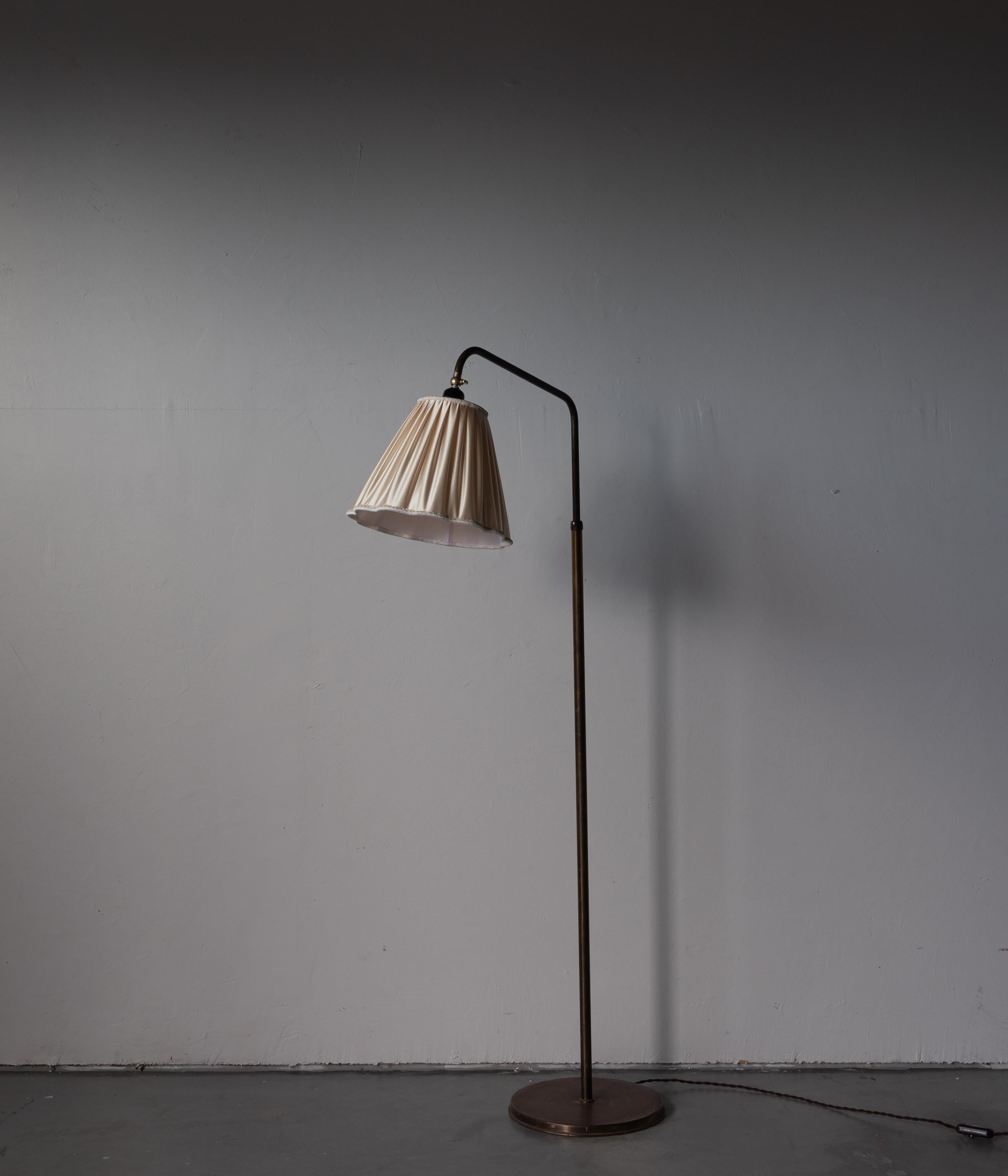 Danish Designer, Adjustable Floor Lamp, Brass, Fabric, Denmark, 1940s In Good Condition In High Point, NC