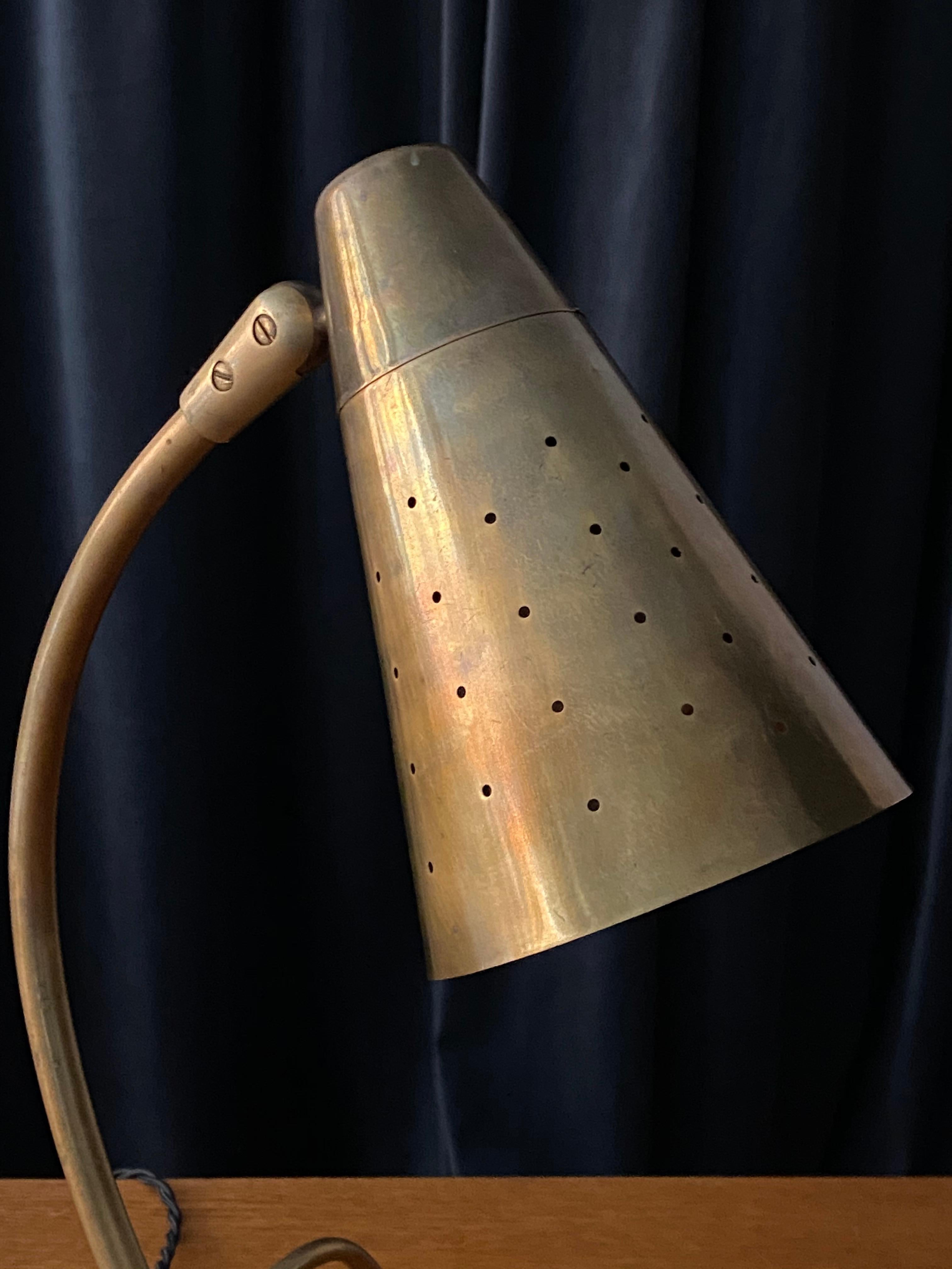 Danish Designer, Adjustable Modernist Table Lamp, Brass, Denmark, 1940s 4