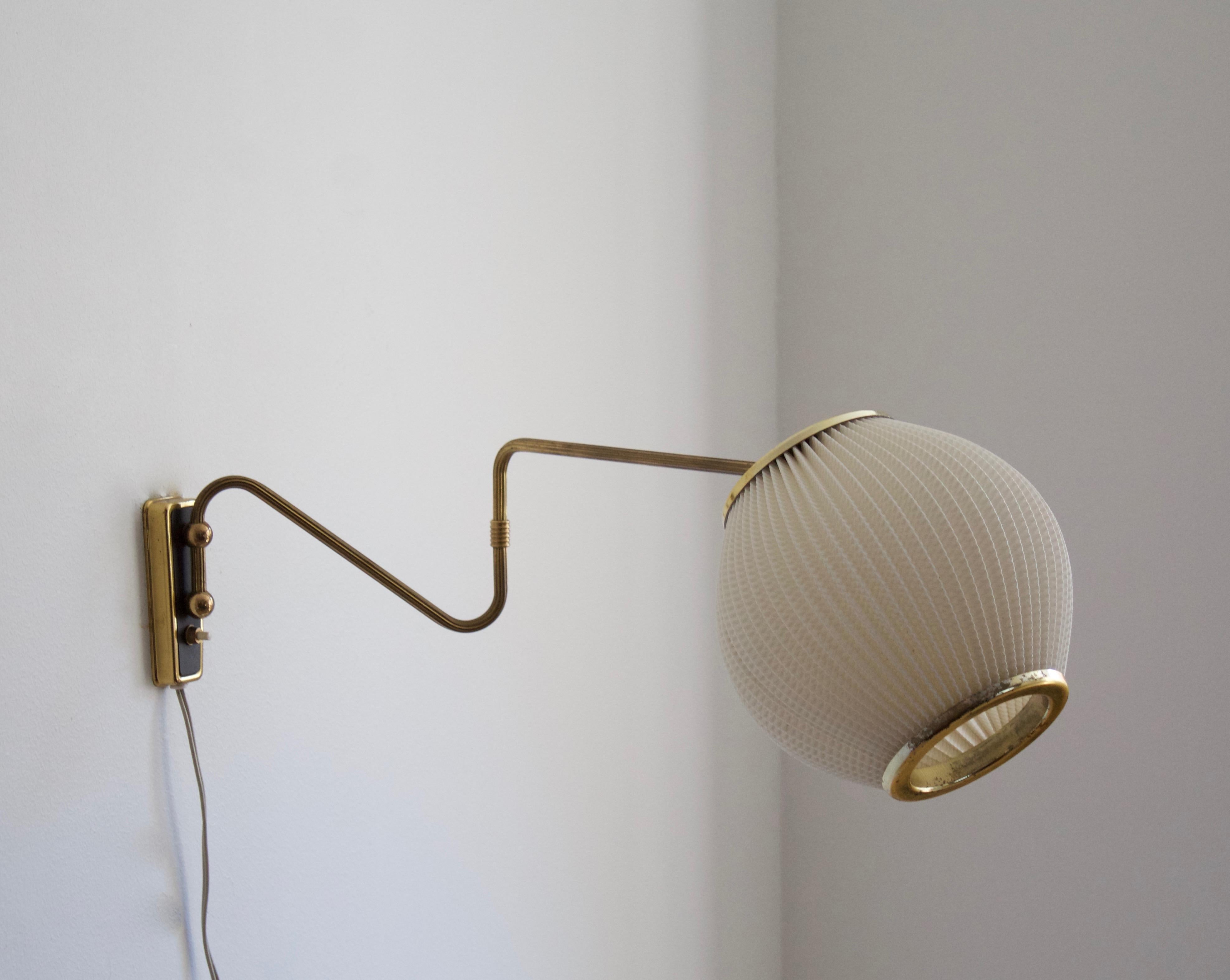 A small functionalist wall light / task light, designed and produced in Denmark, 1950s. Features brass, metal. Acrylic lampshade, brass-colored plastic trims. Lampshade possibly later assorted.

Stated dimensions with lampshade attached as is