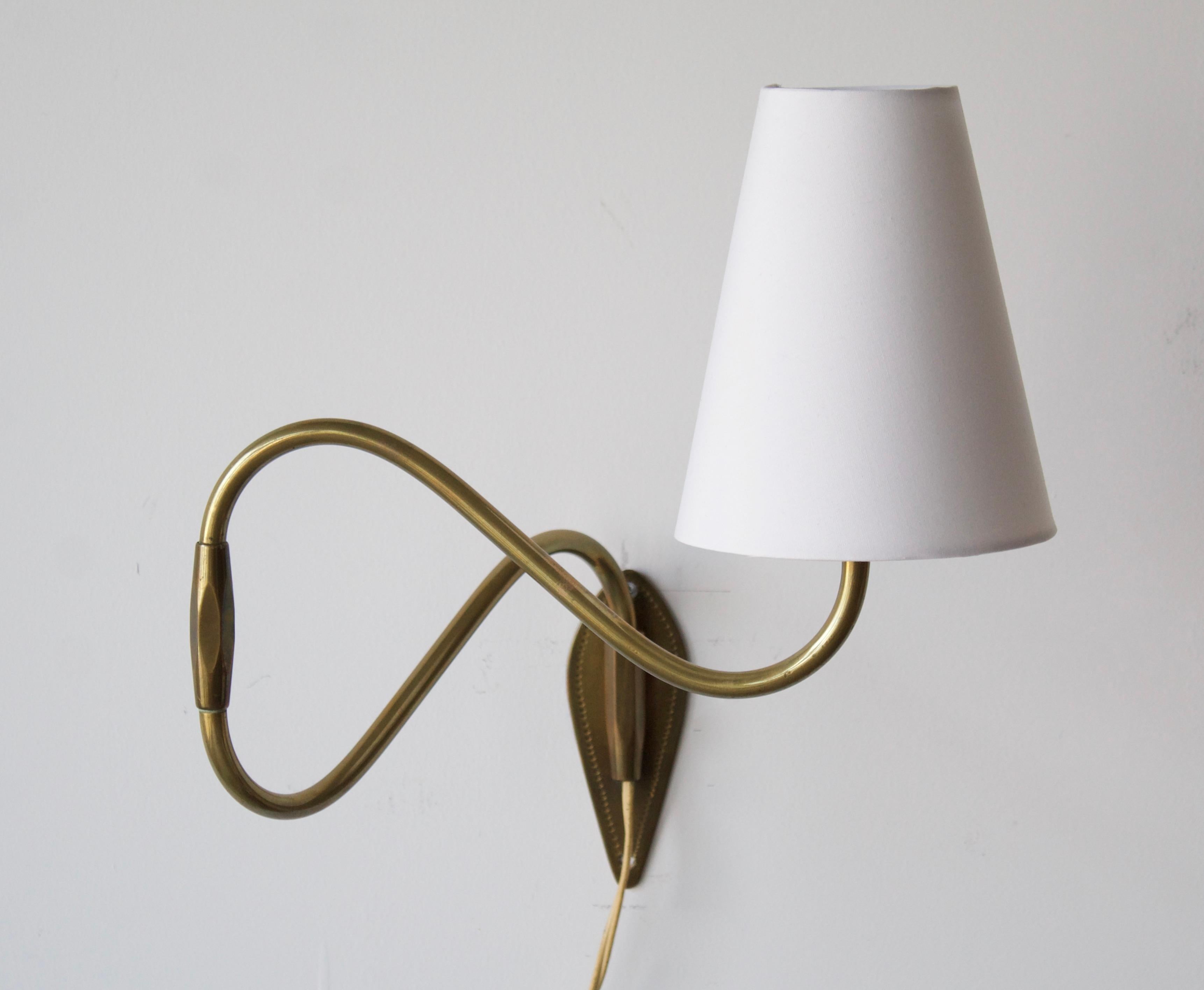 Mid-20th Century Danish Designer, Adjustable Wall Light, Brass, Fabric, Denmark, 1940s