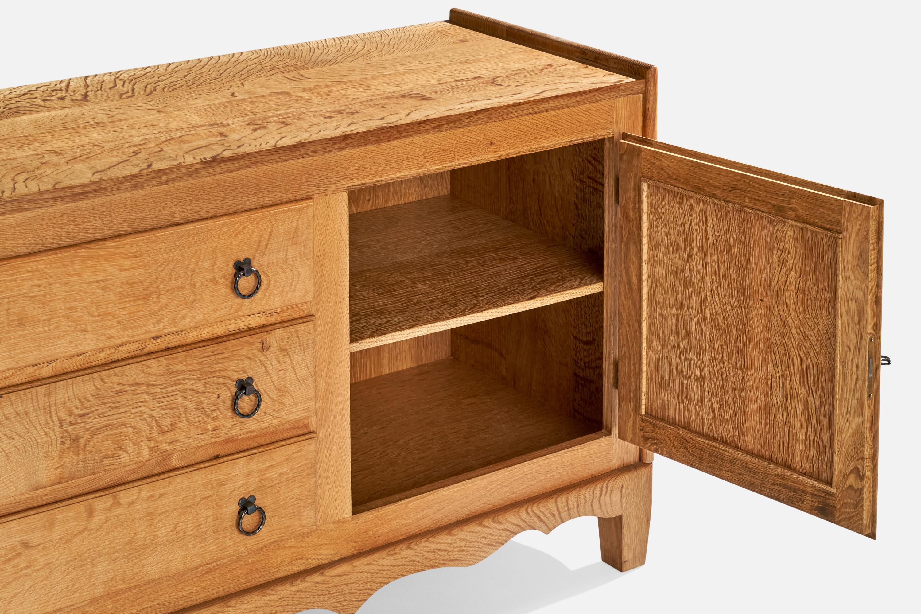 Metà XX secolo Armadio di design danese, Oak, ferro, Danimarca, anni '1960 in vendita