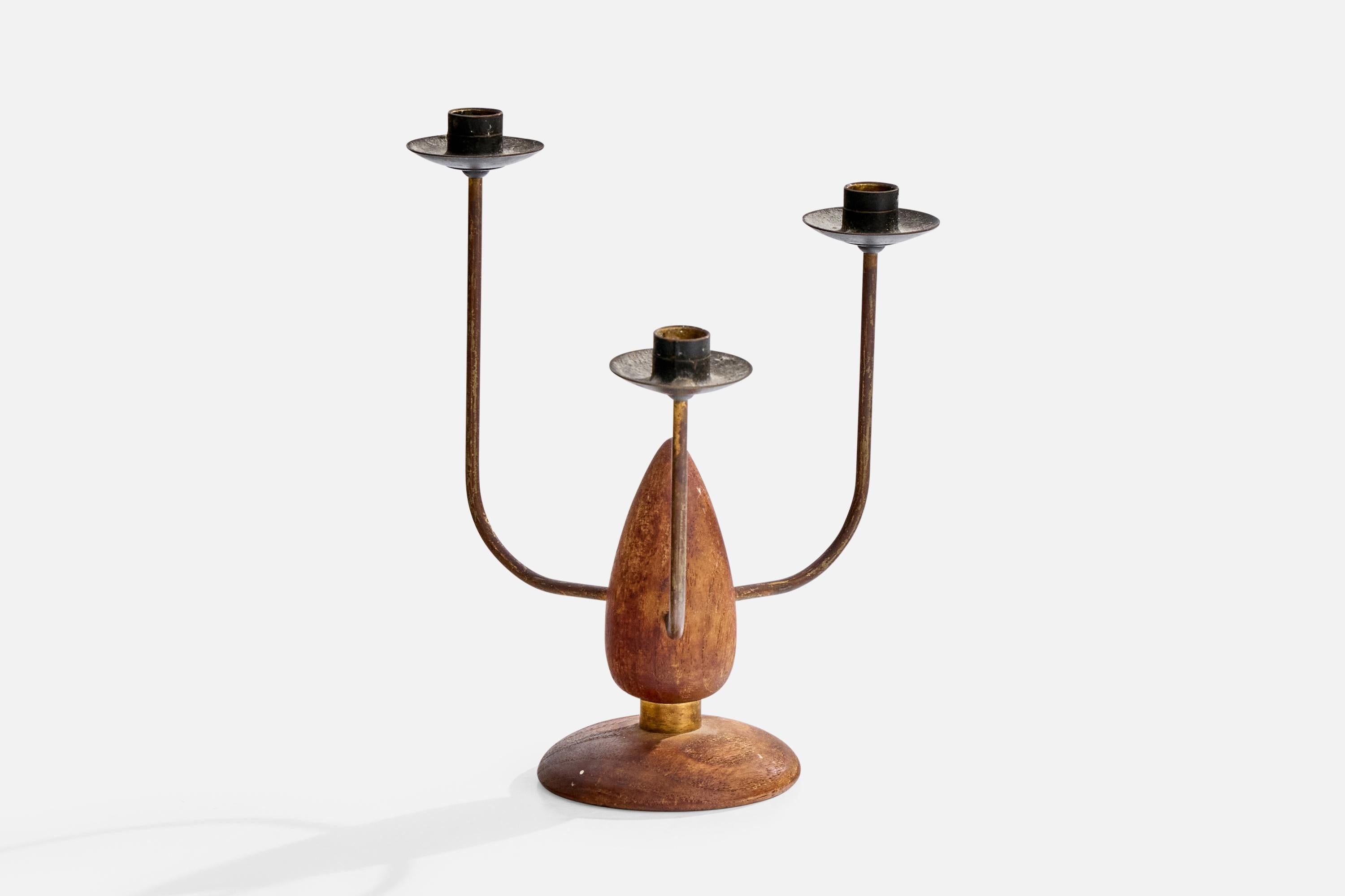 Danois Designer danois, chandelier, laiton, teck, Danemark, années 1950 en vente