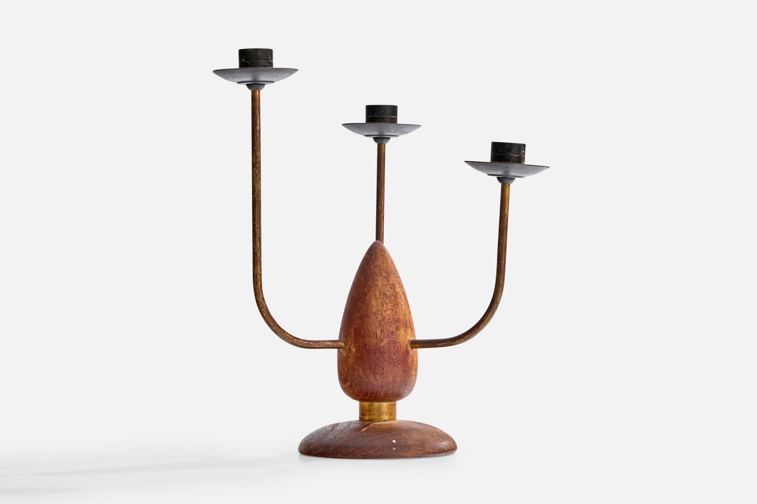 Designer danois, chandelier, laiton, teck, Danemark, années 1950 Bon état - En vente à High Point, NC