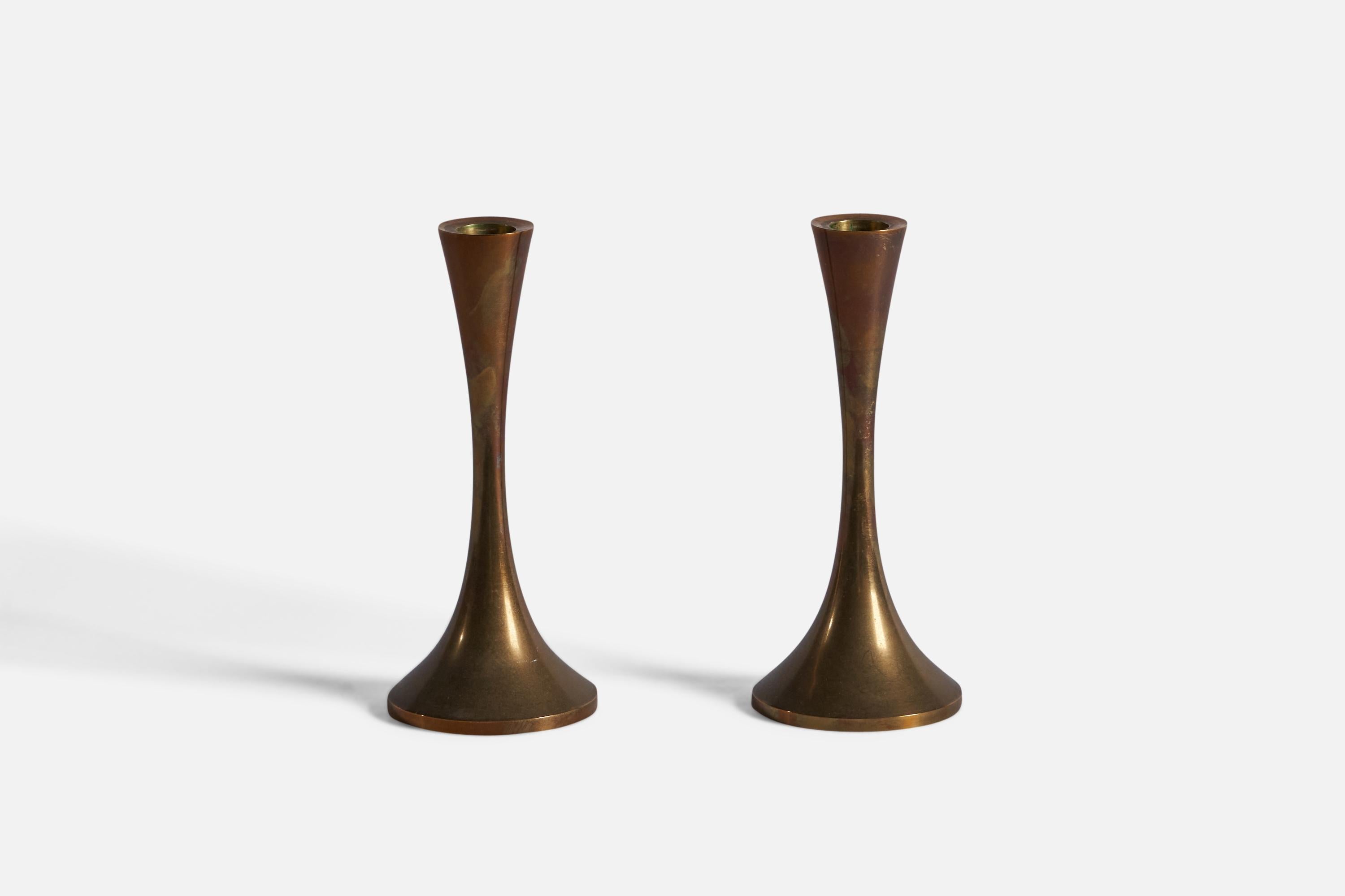 A pair of brass candle sticks designed and produced in Denmark, 1950s.

Fits 0.7